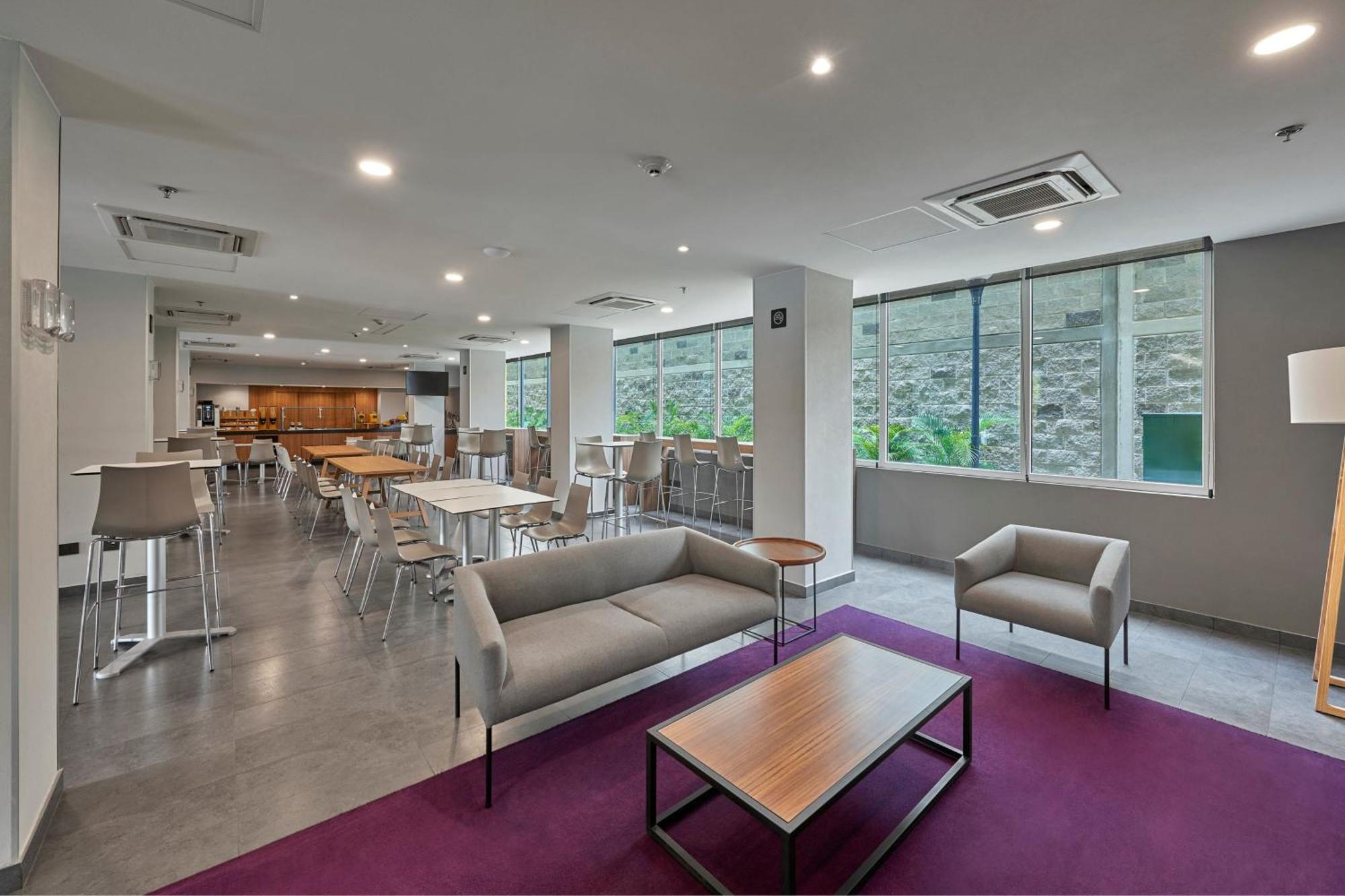 Hotel Express By Marriott Monterrey Aeropuerto 4*