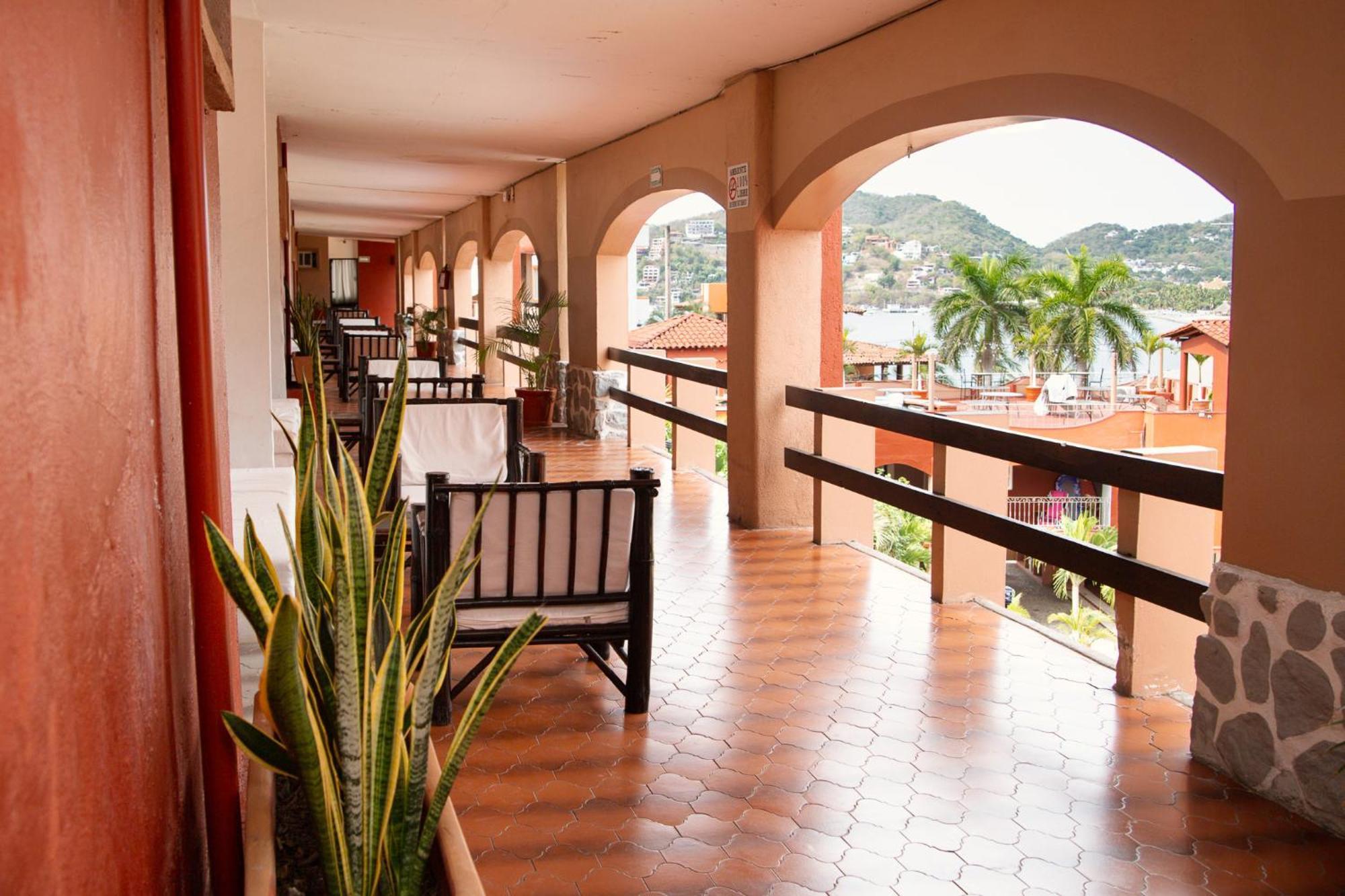 Hotel Zihua Caracol 3*