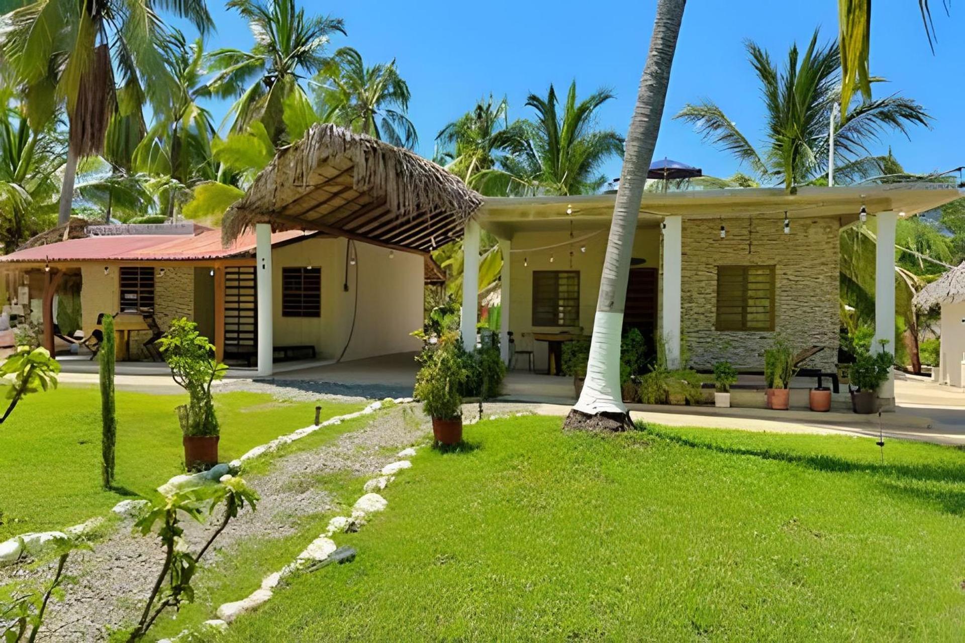 Casa Palmas Playa La Saladita