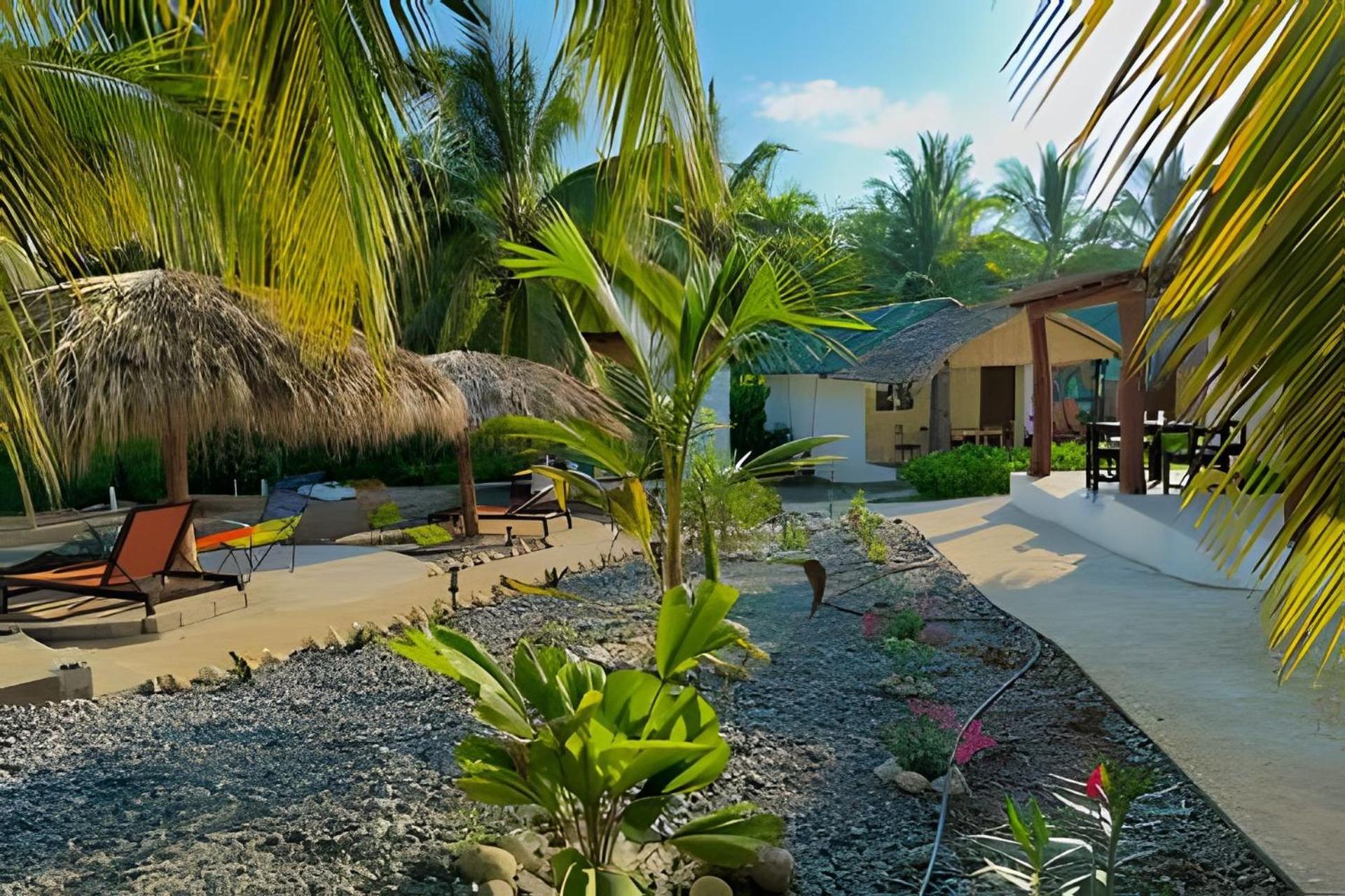 Resort Casa Palmas Playa La Saladita