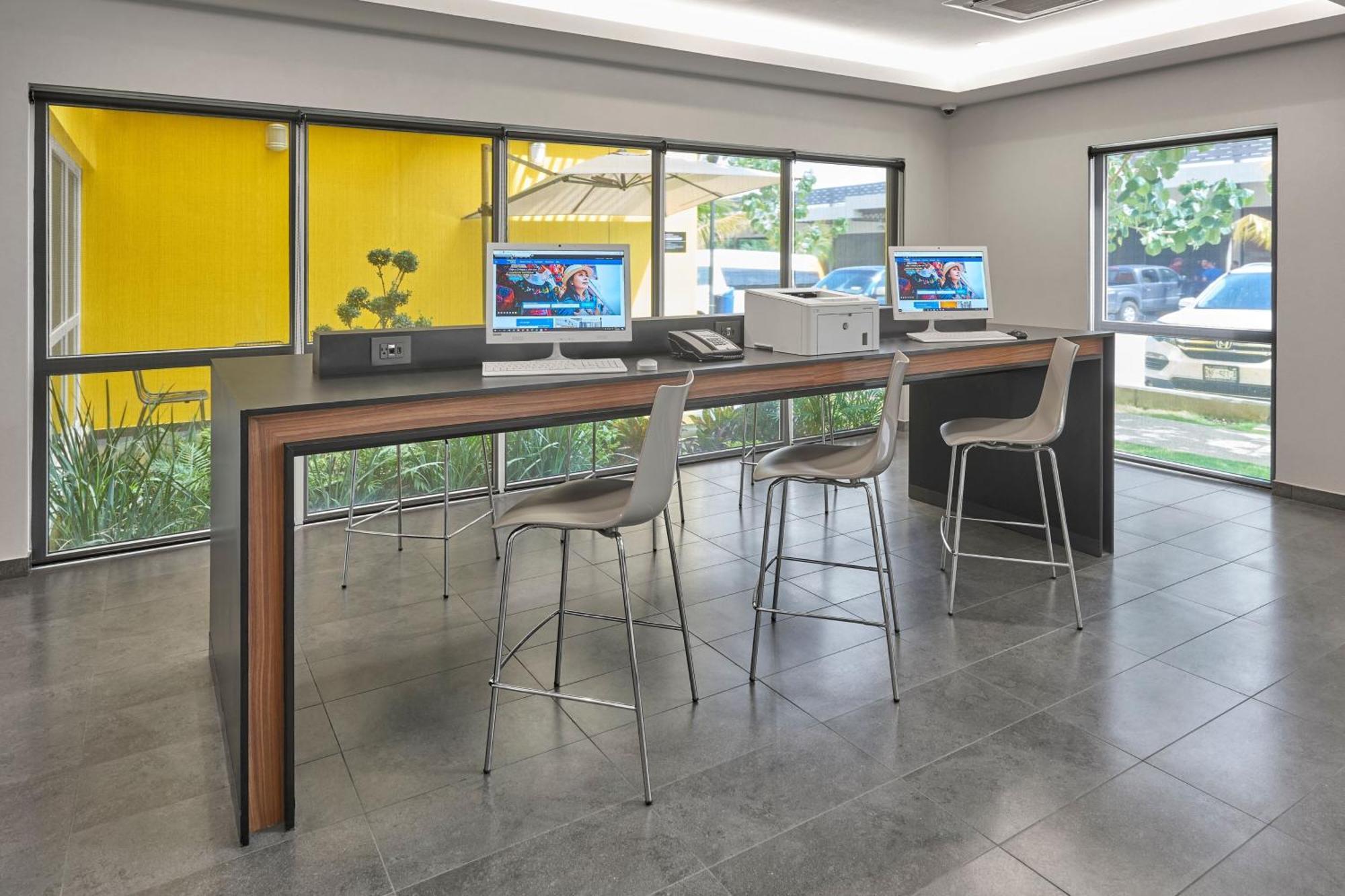 Hotel Express By Marriott Monterrey Aeropuerto 4*