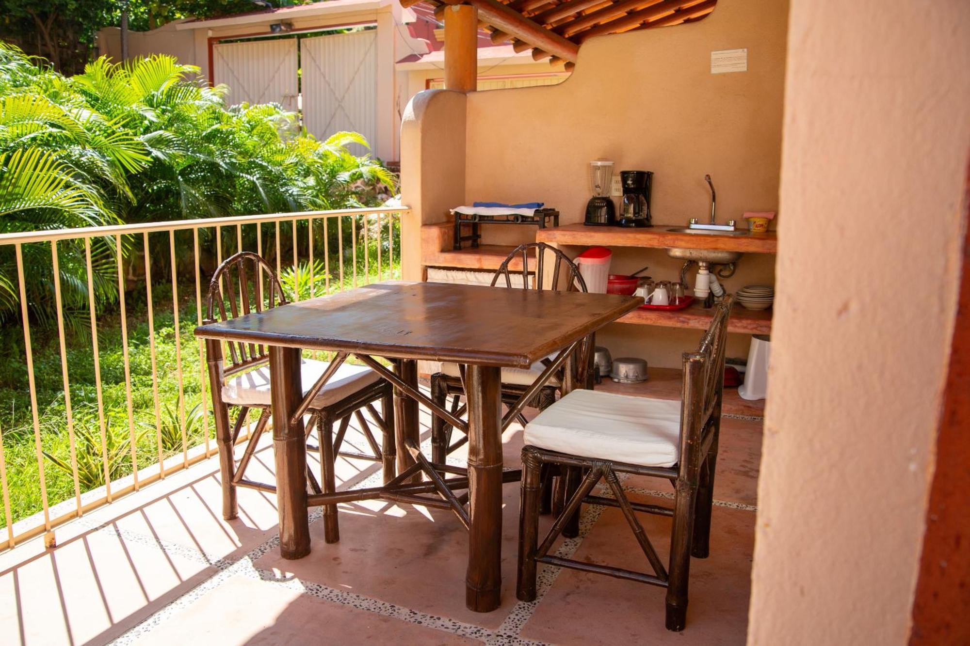 Zihua Caracol Hotel 3*