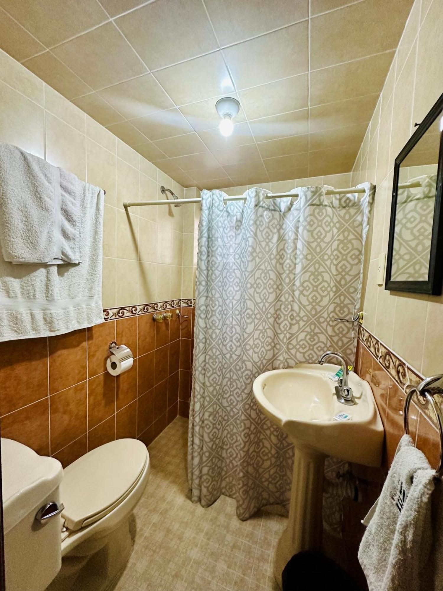 Monarca Hotel *