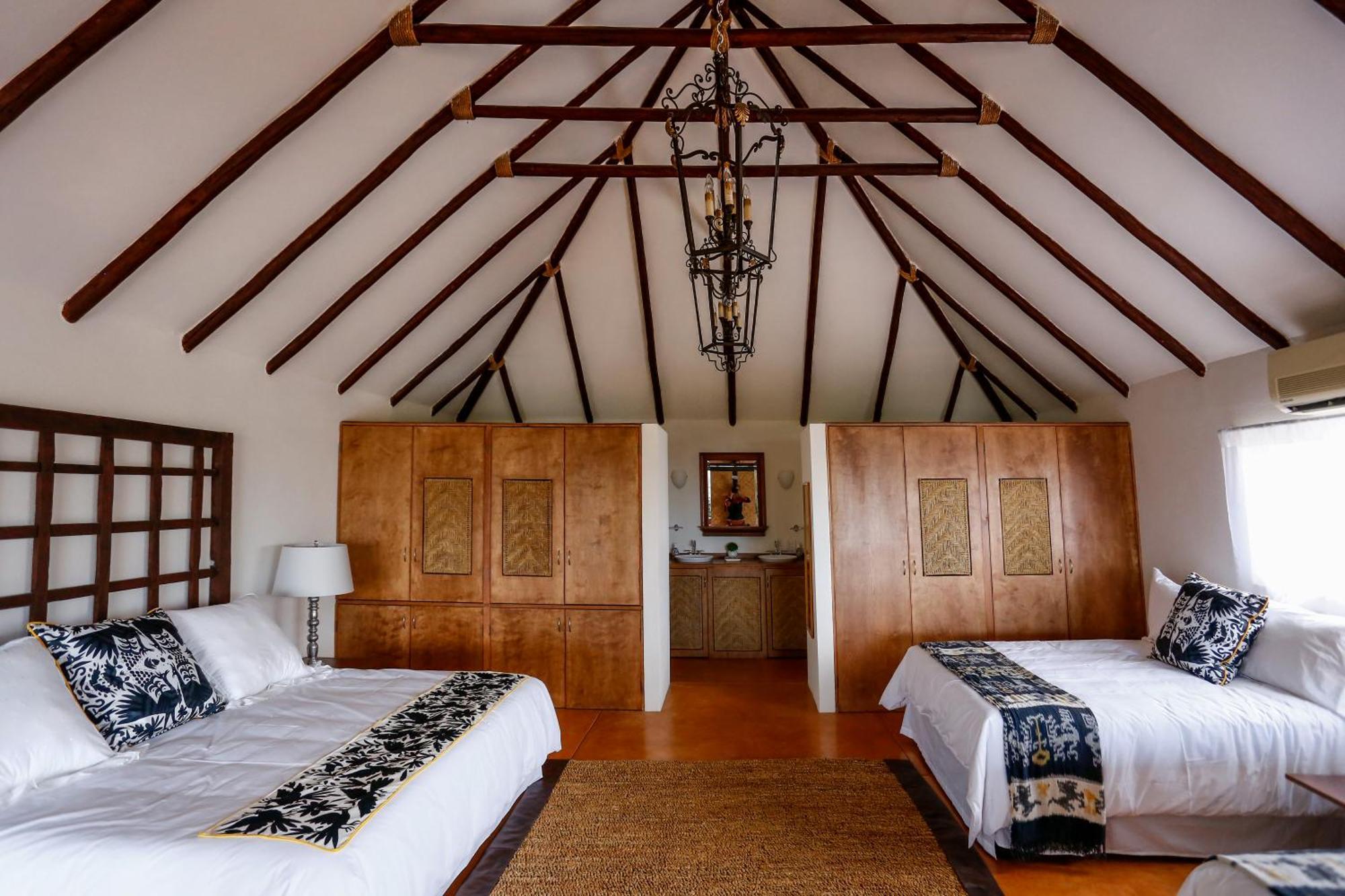 Villa Vida Cabo - Authentic Spacious Ocean View Near & Town