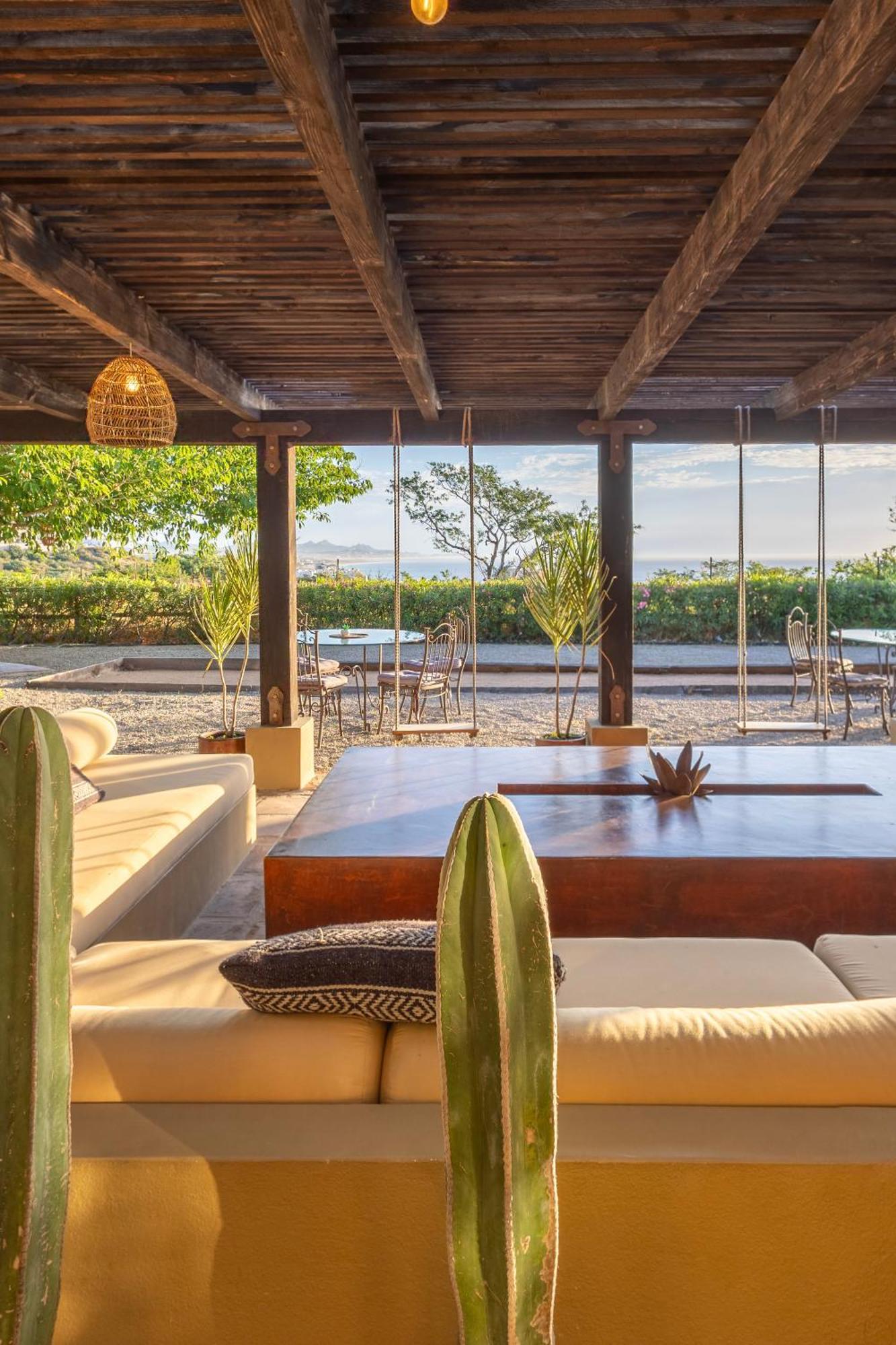 Villa Vida Cabo - Authentic Spacious Ocean View Near & Town