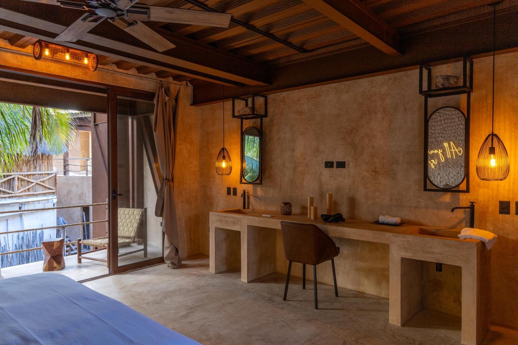 Awa Boutique - Front Hotel