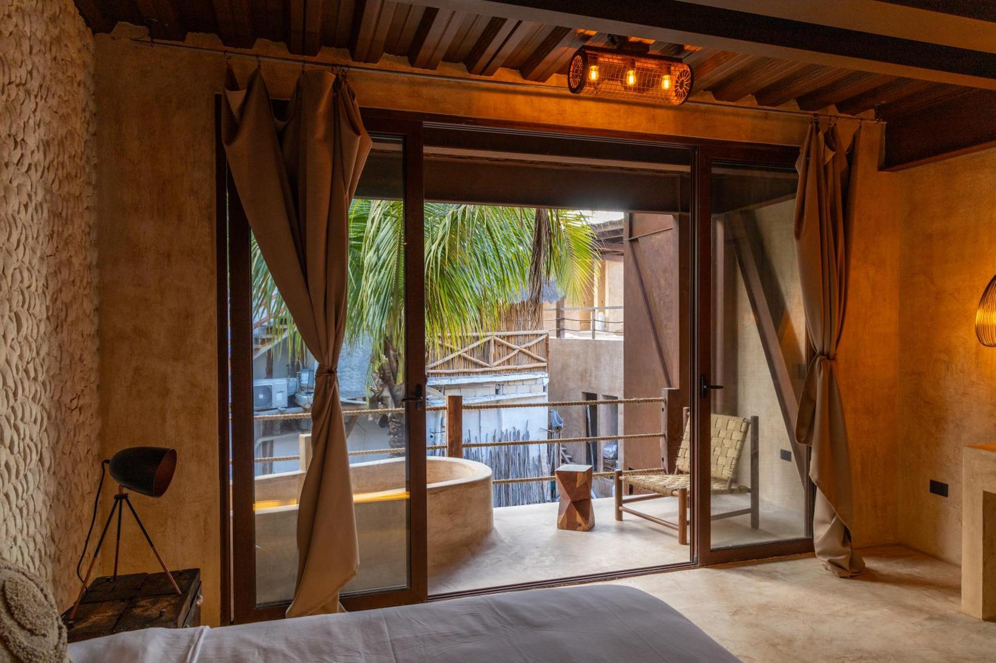 Awa Boutique - Front Hotel
