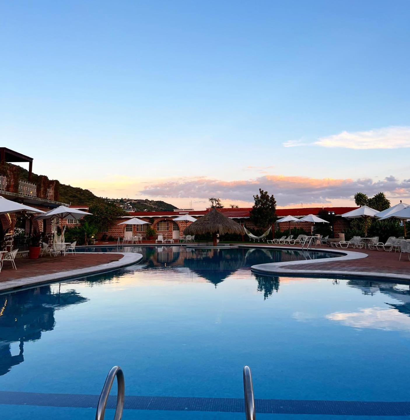 Mama Chuy & Hotel 4*
