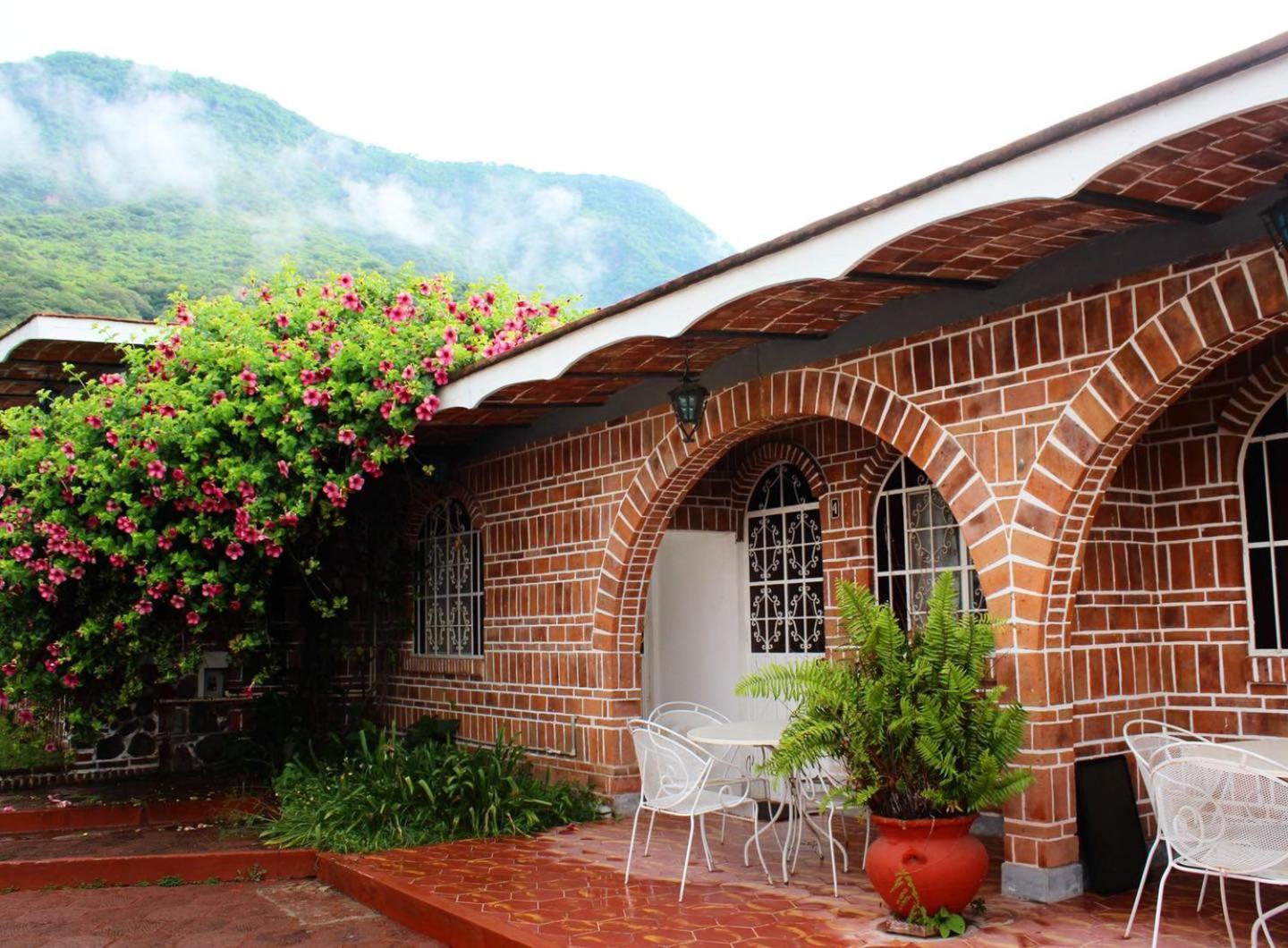 Hotel Mama Chuy & San Juan Cosala