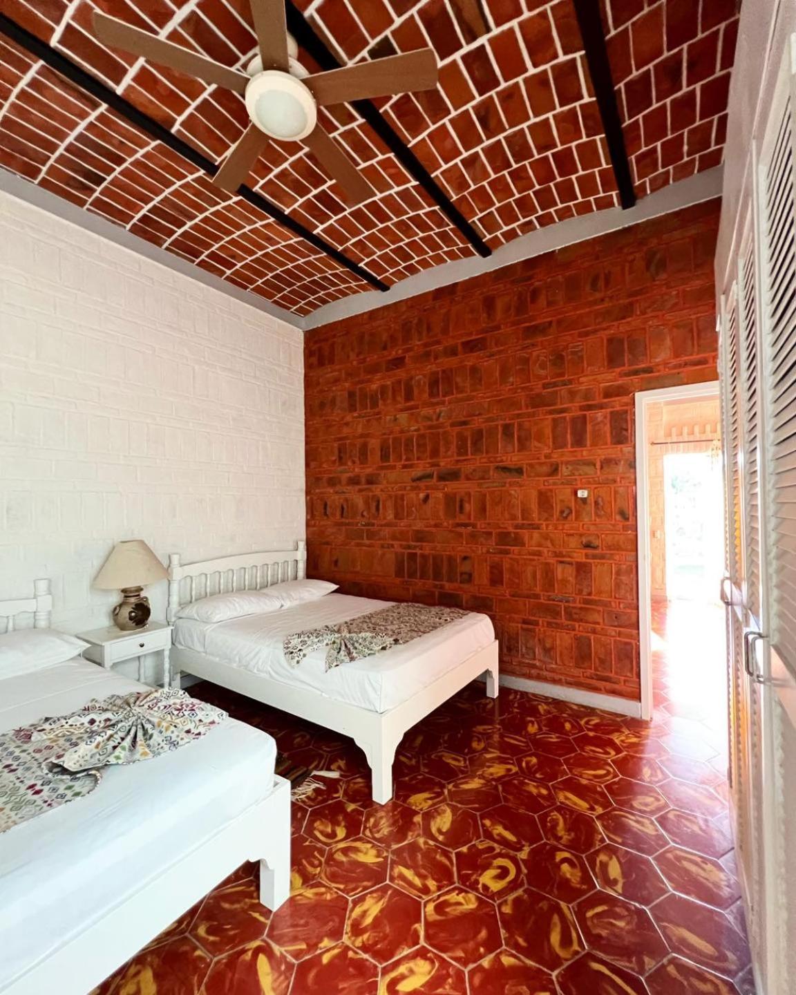 Mama Chuy & Hotel 4*