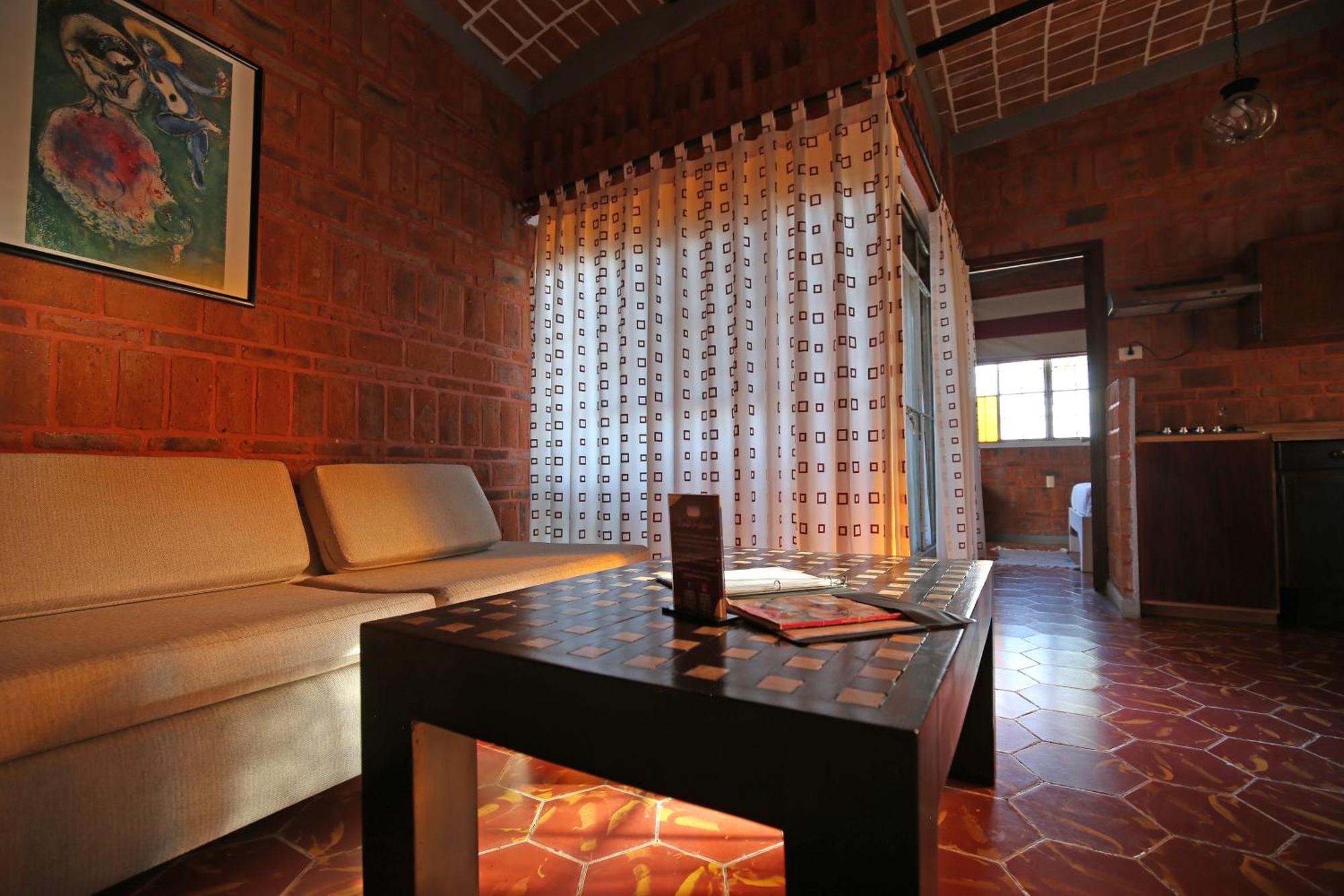 Hotel Mama Chuy & San Juan Cosala