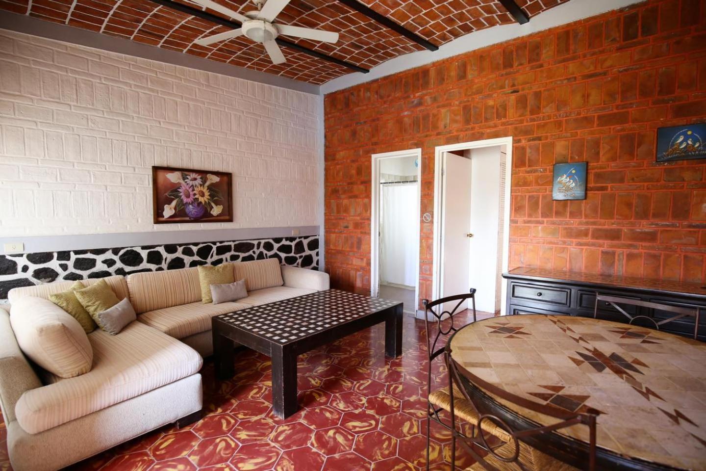 Hotel Mama Chuy & 4*