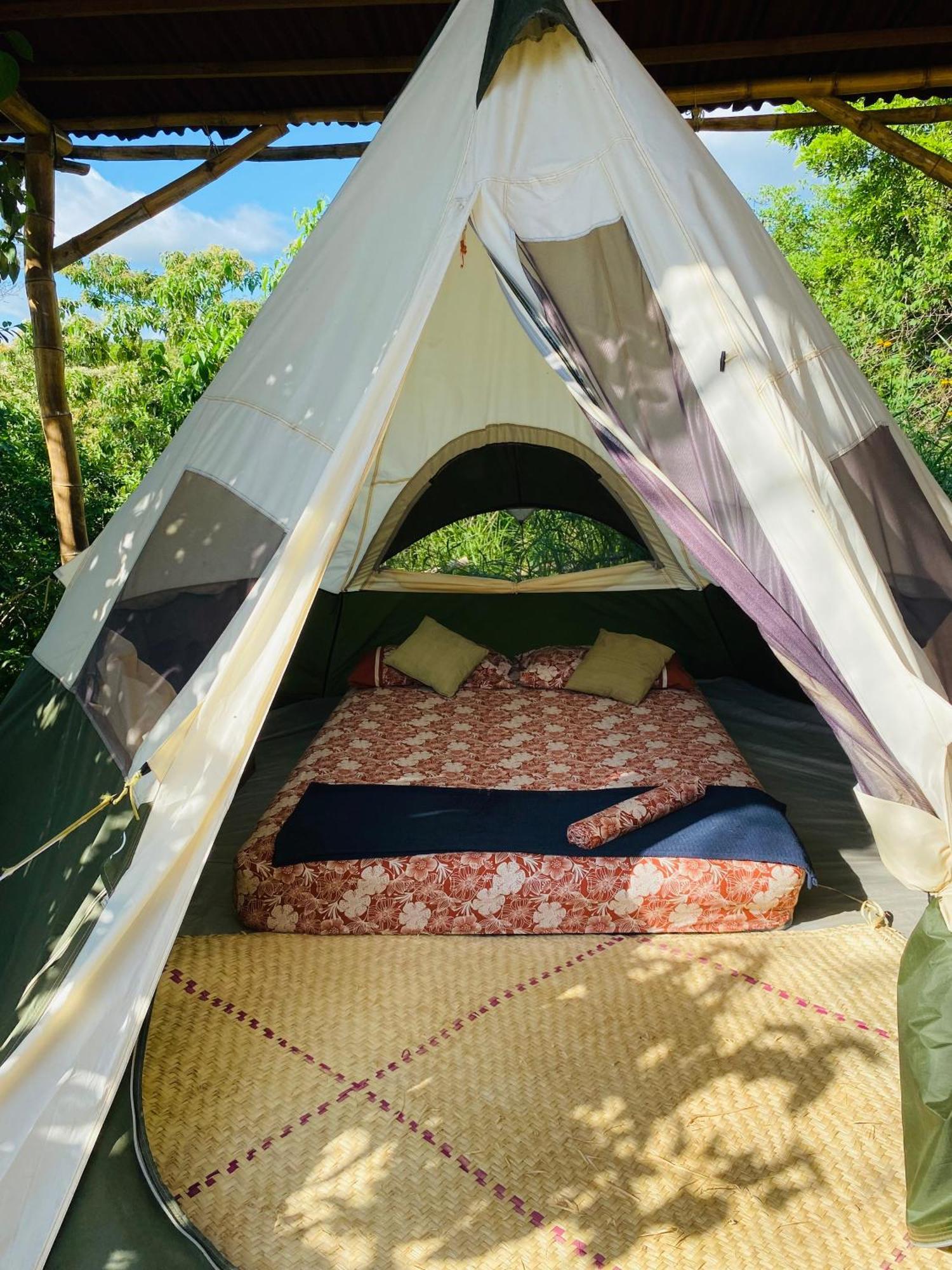 Bajo Estrellas Eco Glamping Luxury tent
