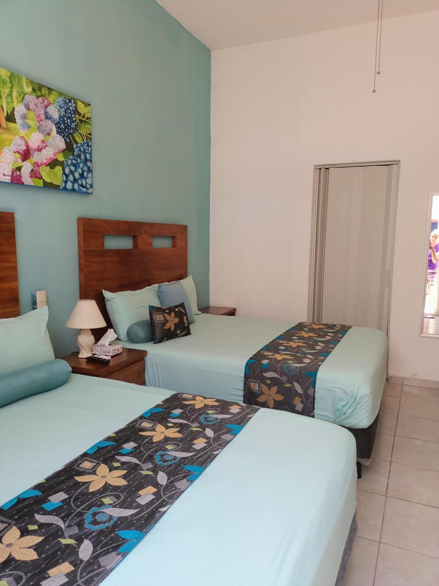 Casa Flores 3*