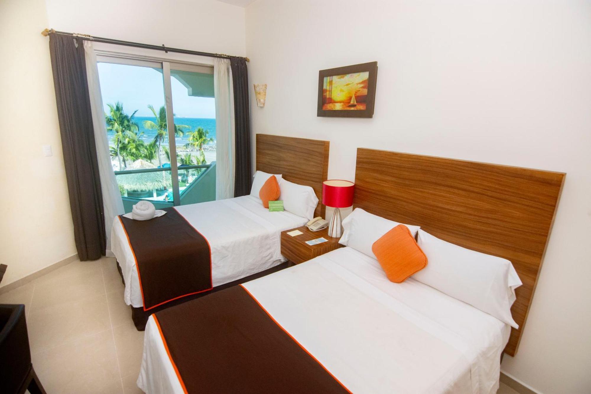 Hotel Playa Caracol & 4*