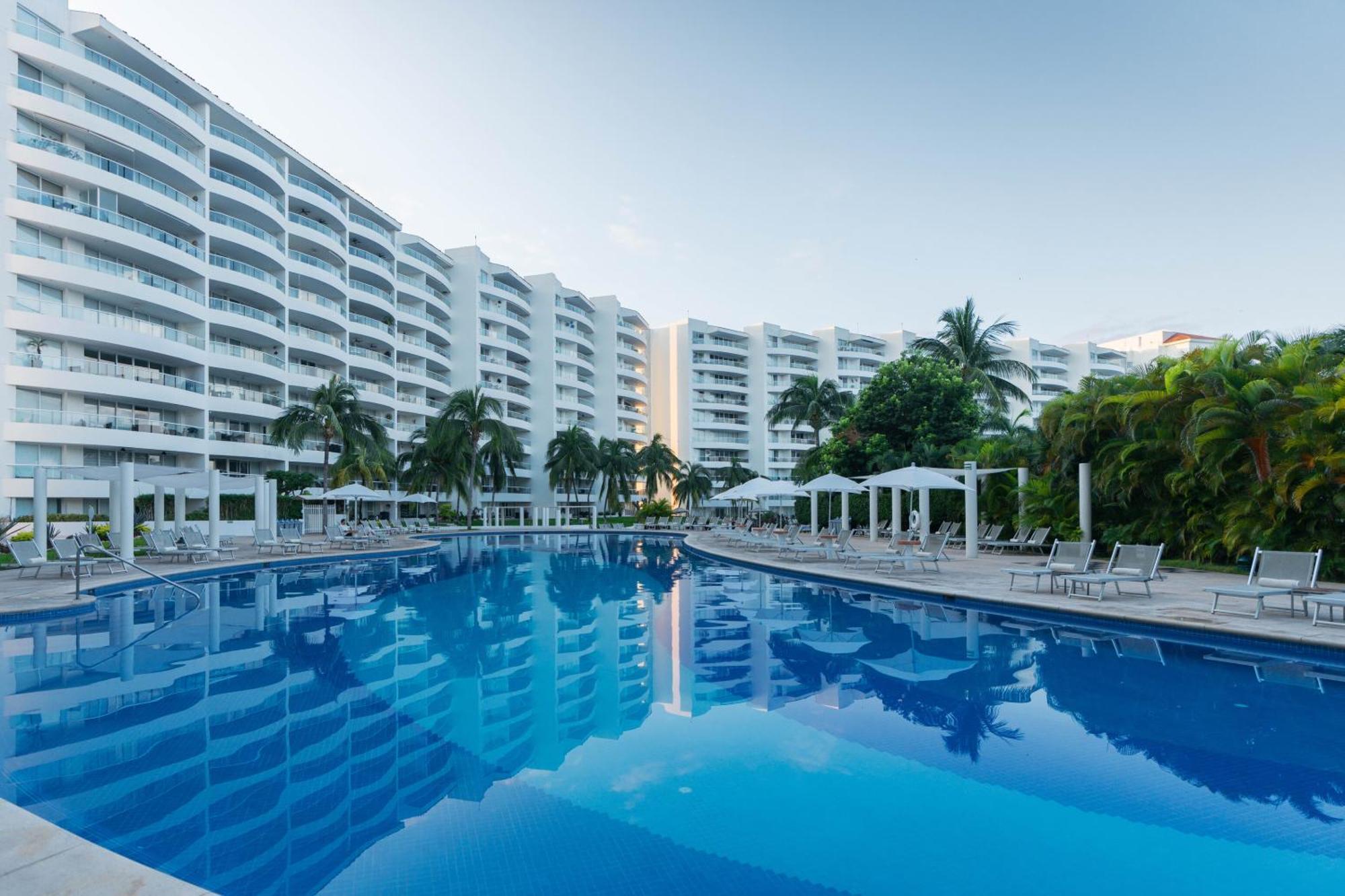 Resort Wyndham Alltra Vallarta, 4*