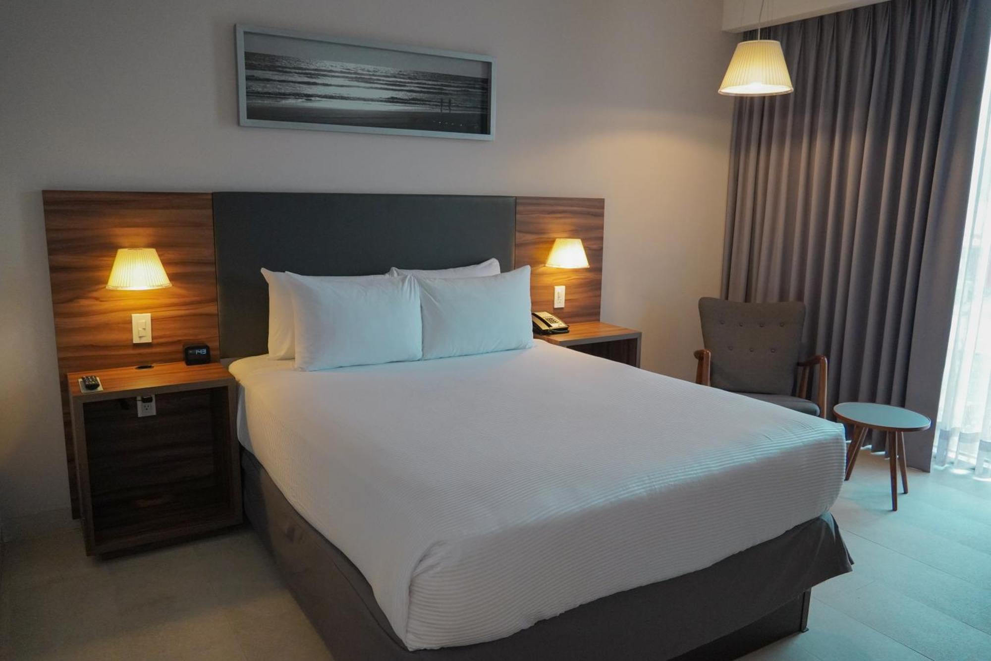 Hampton By Hilton Cumbres