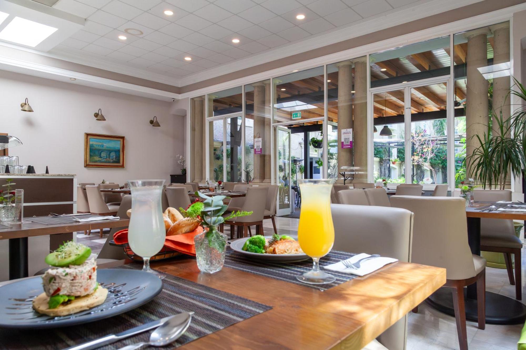 Plaza Camelinas 4* Queretaro
