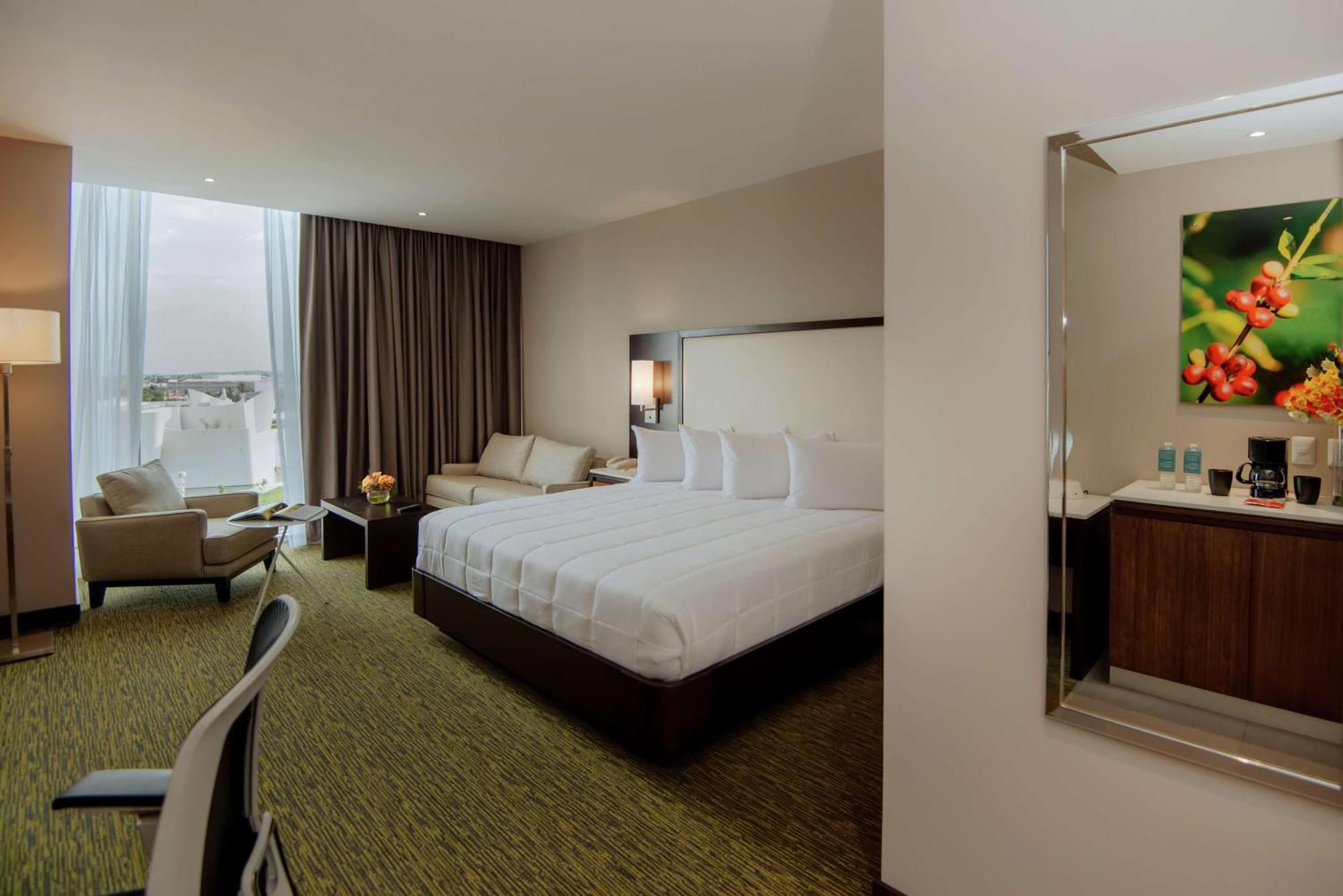 Hilton Garden Angelopolis 4*