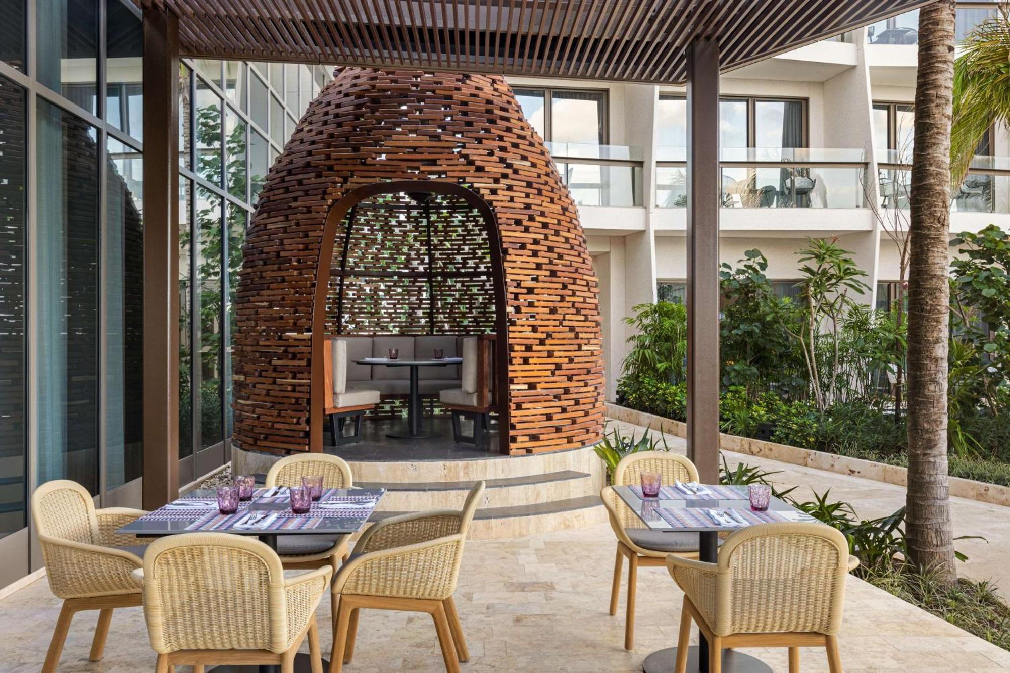 Hilton Cancun, An Resort 5*