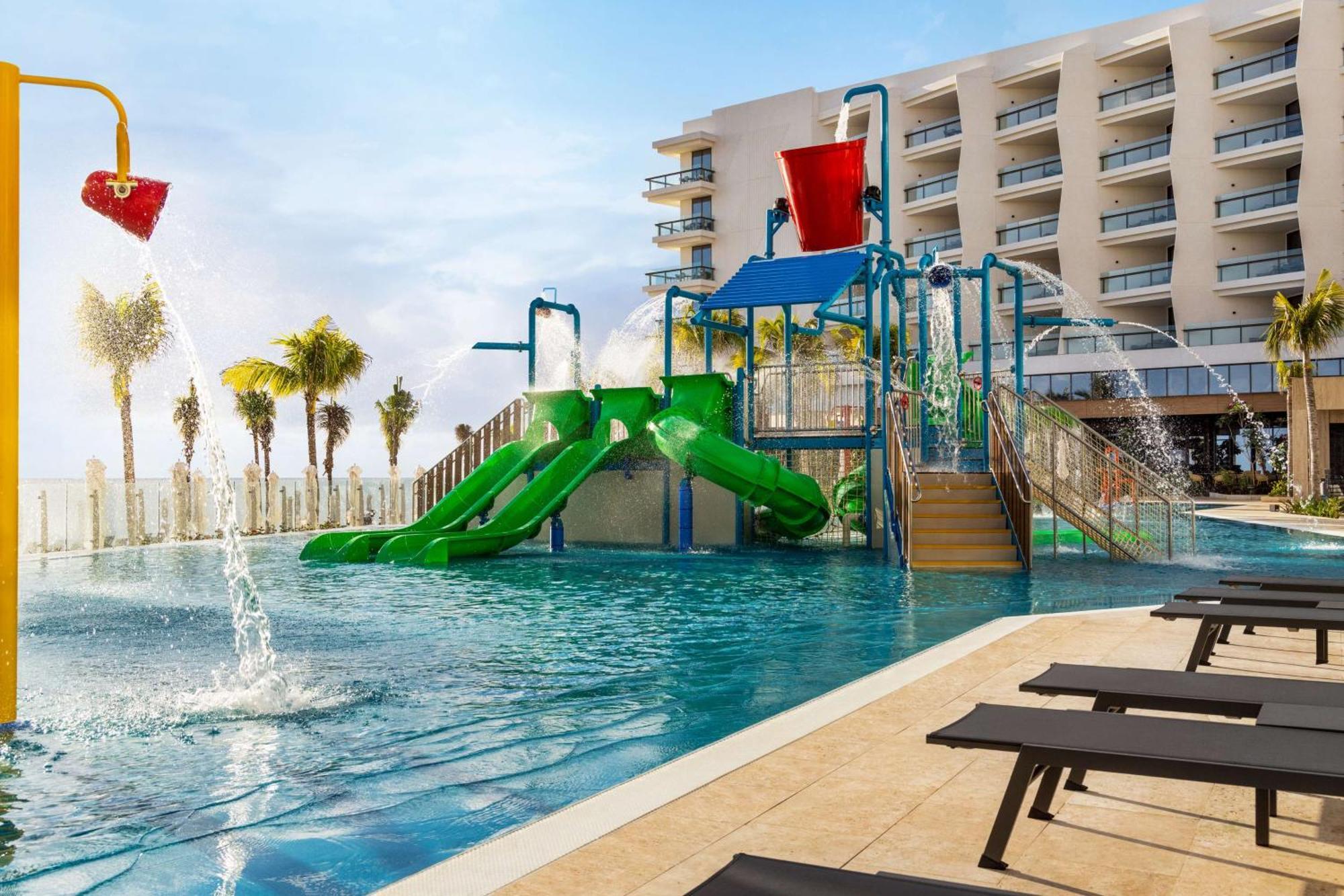 Hilton Cancun, An Resort 5*