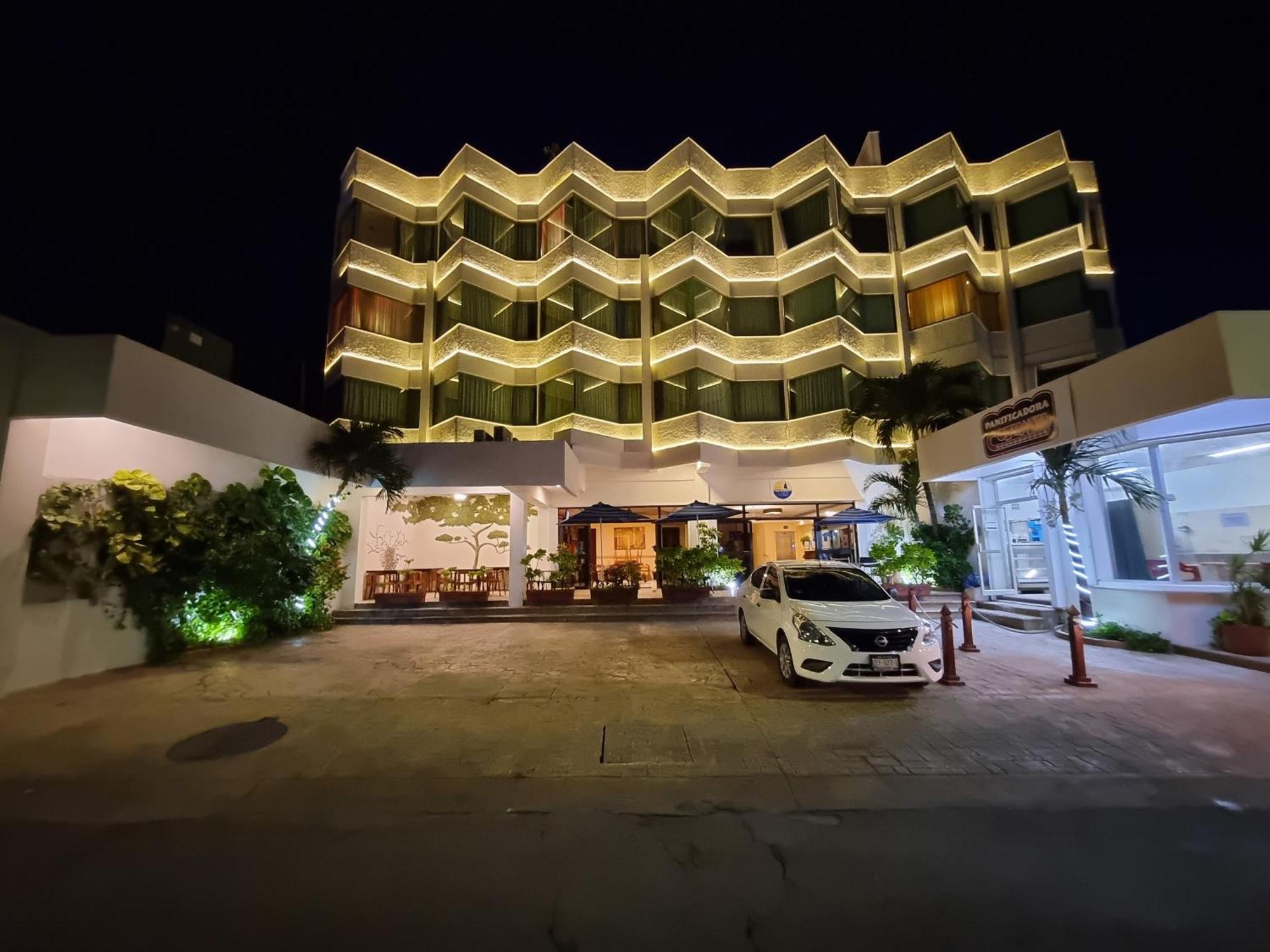 Hotel Plaza 3*