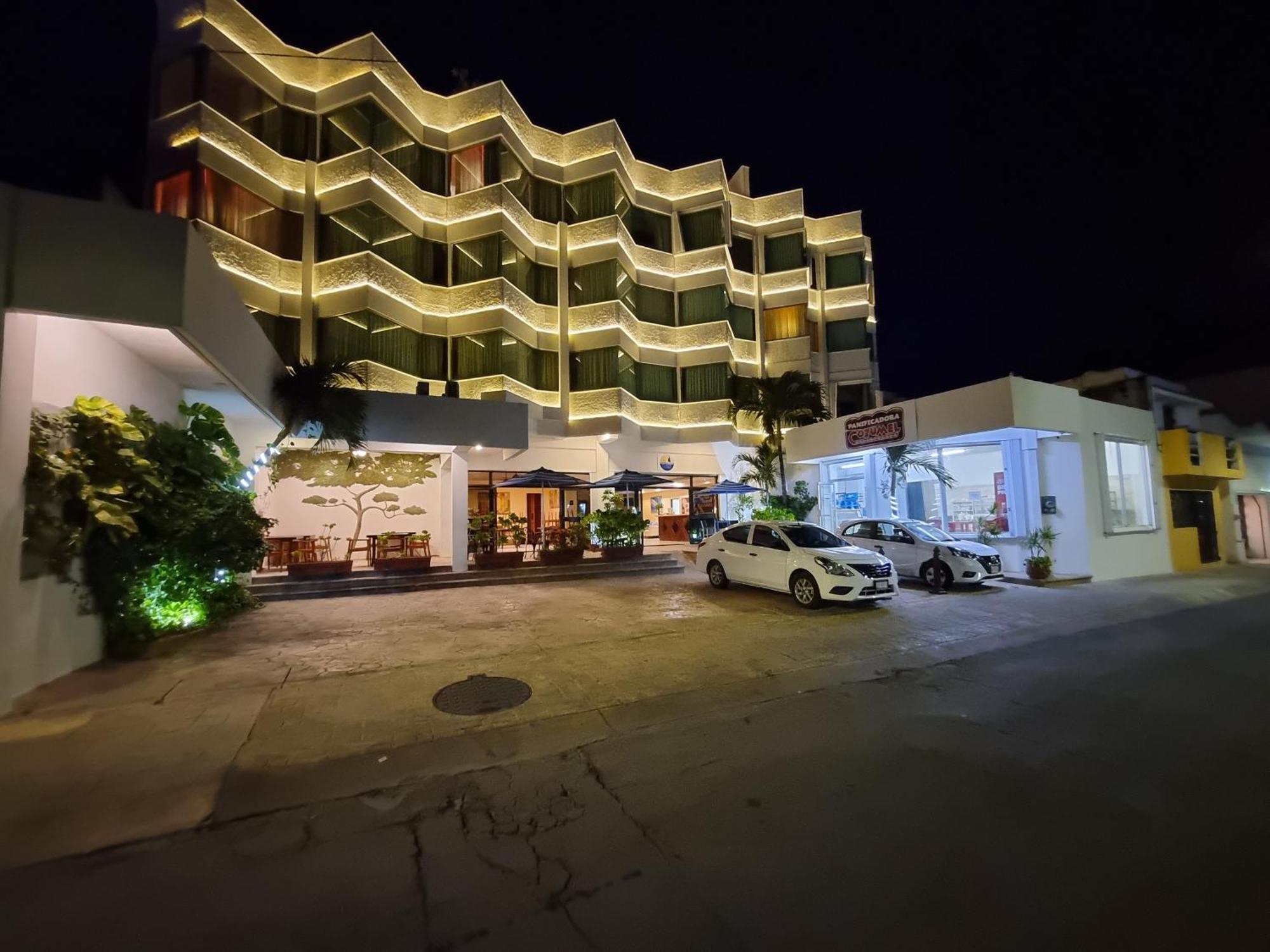 Plaza Hotel 3*