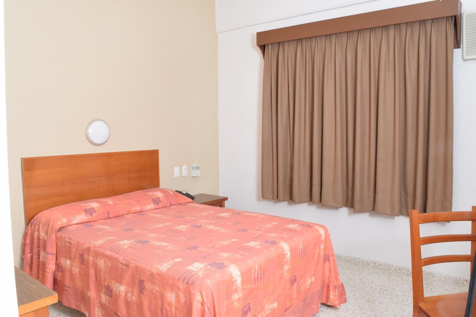 Delfines - A 2 Calles Del Acuario Hotel 3*