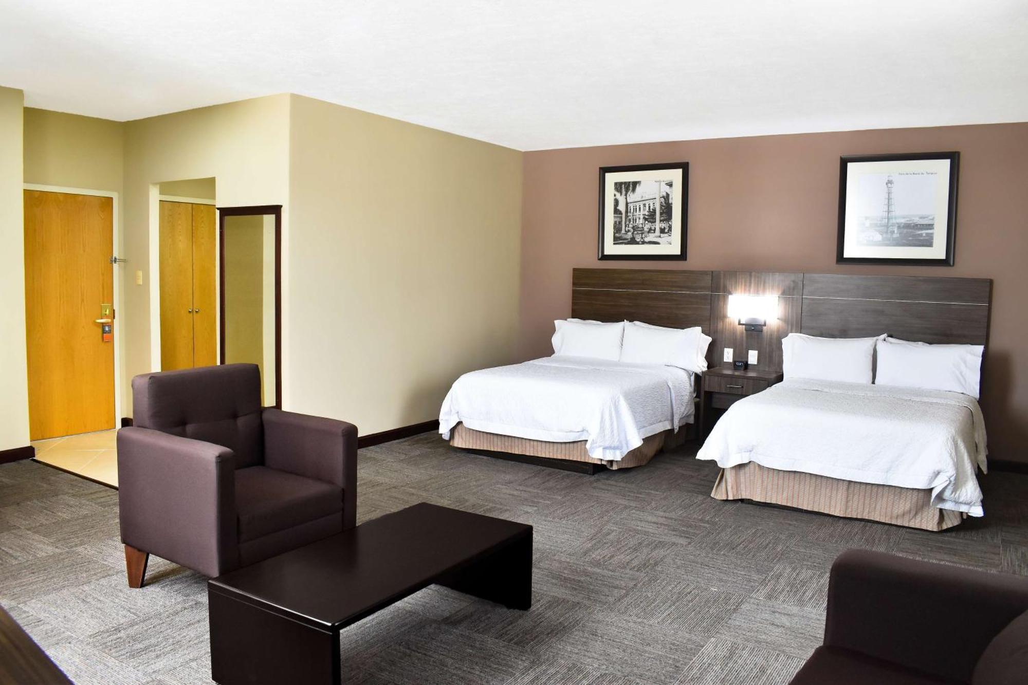 Hampton Zona Dorada Hotel 3*