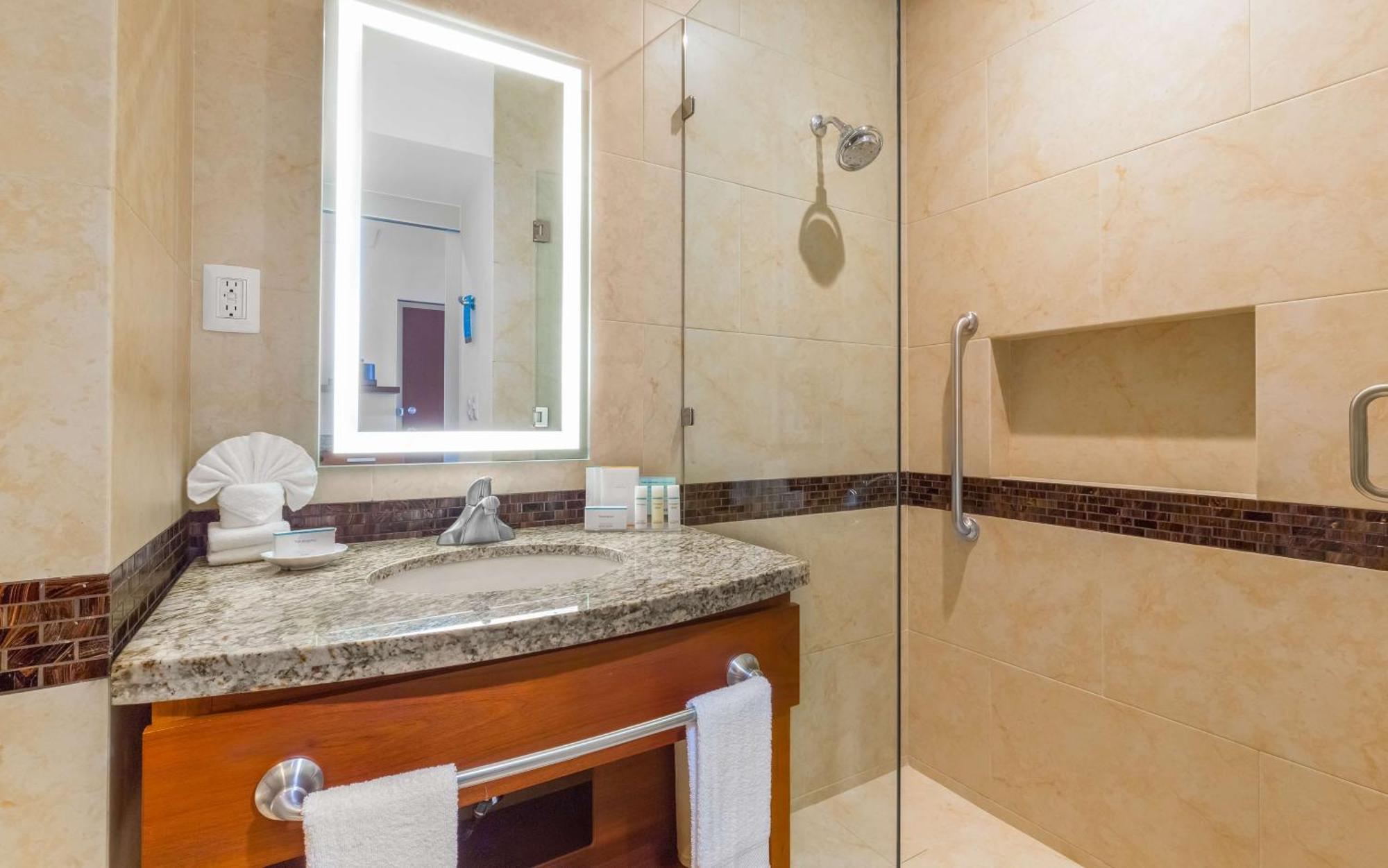 Hampton & By Hilton Cabos Hotel 3*