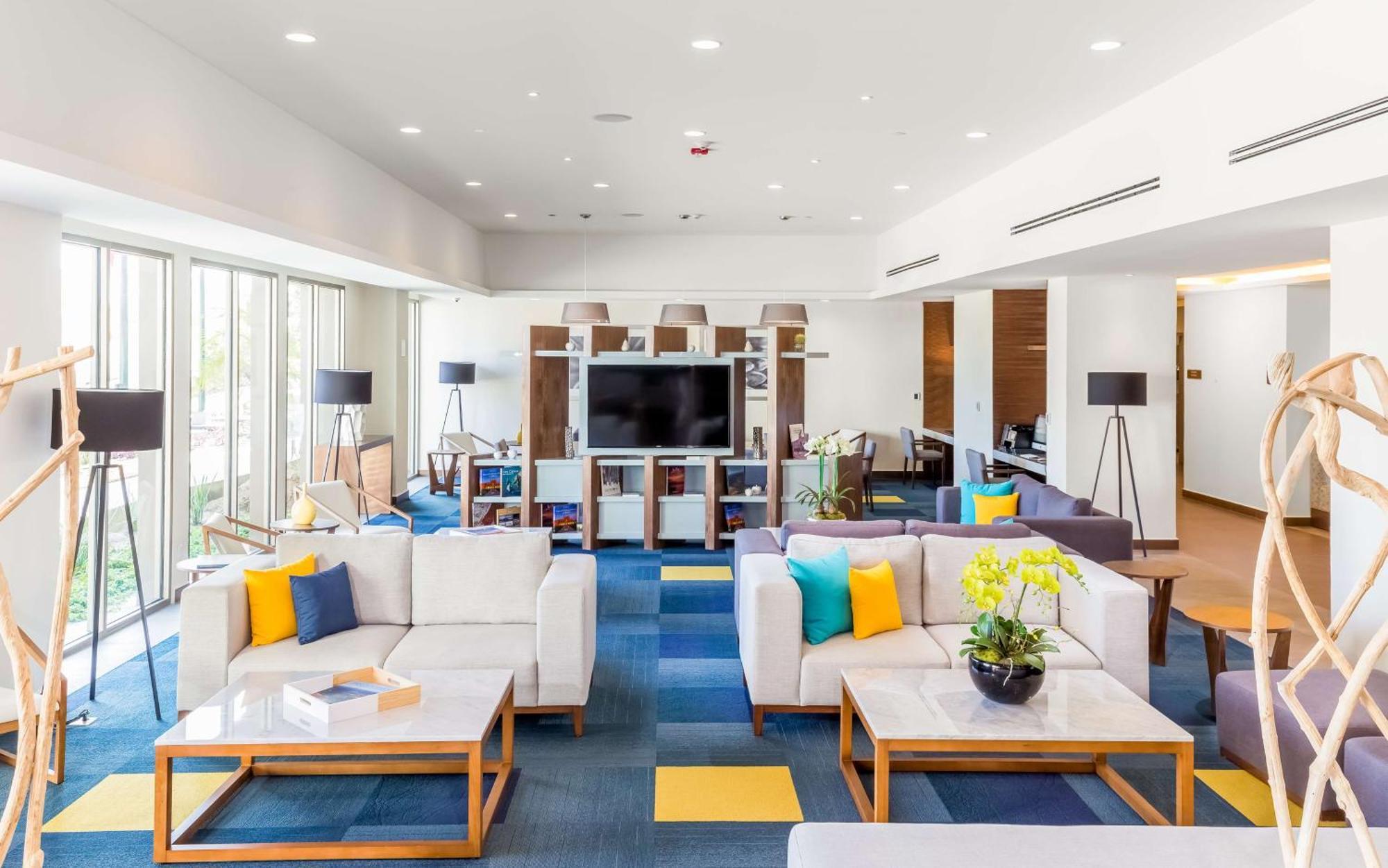 Hotel Hampton & By Hilton Cabos 3*