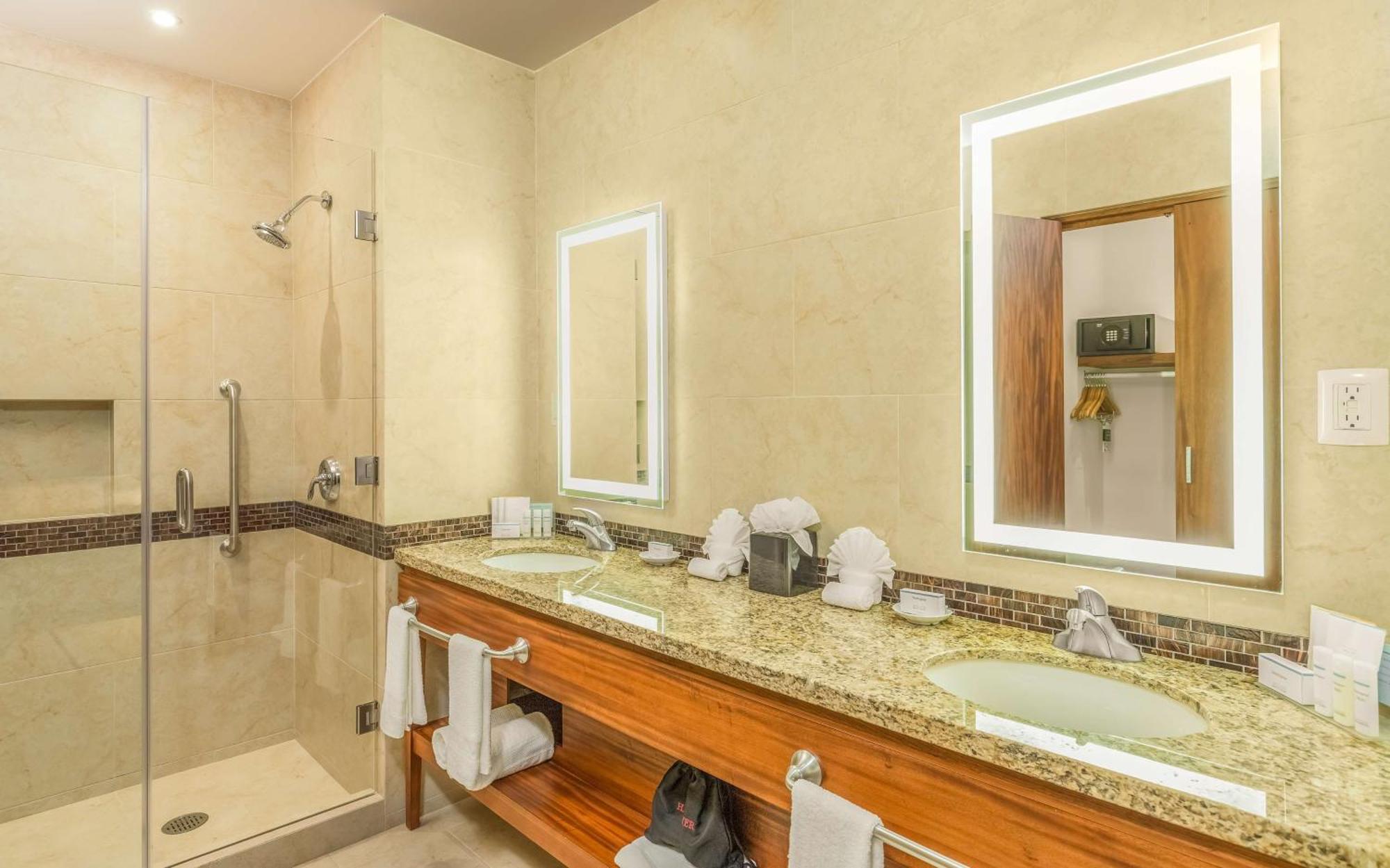 Hampton & By Hilton Cabos 3*