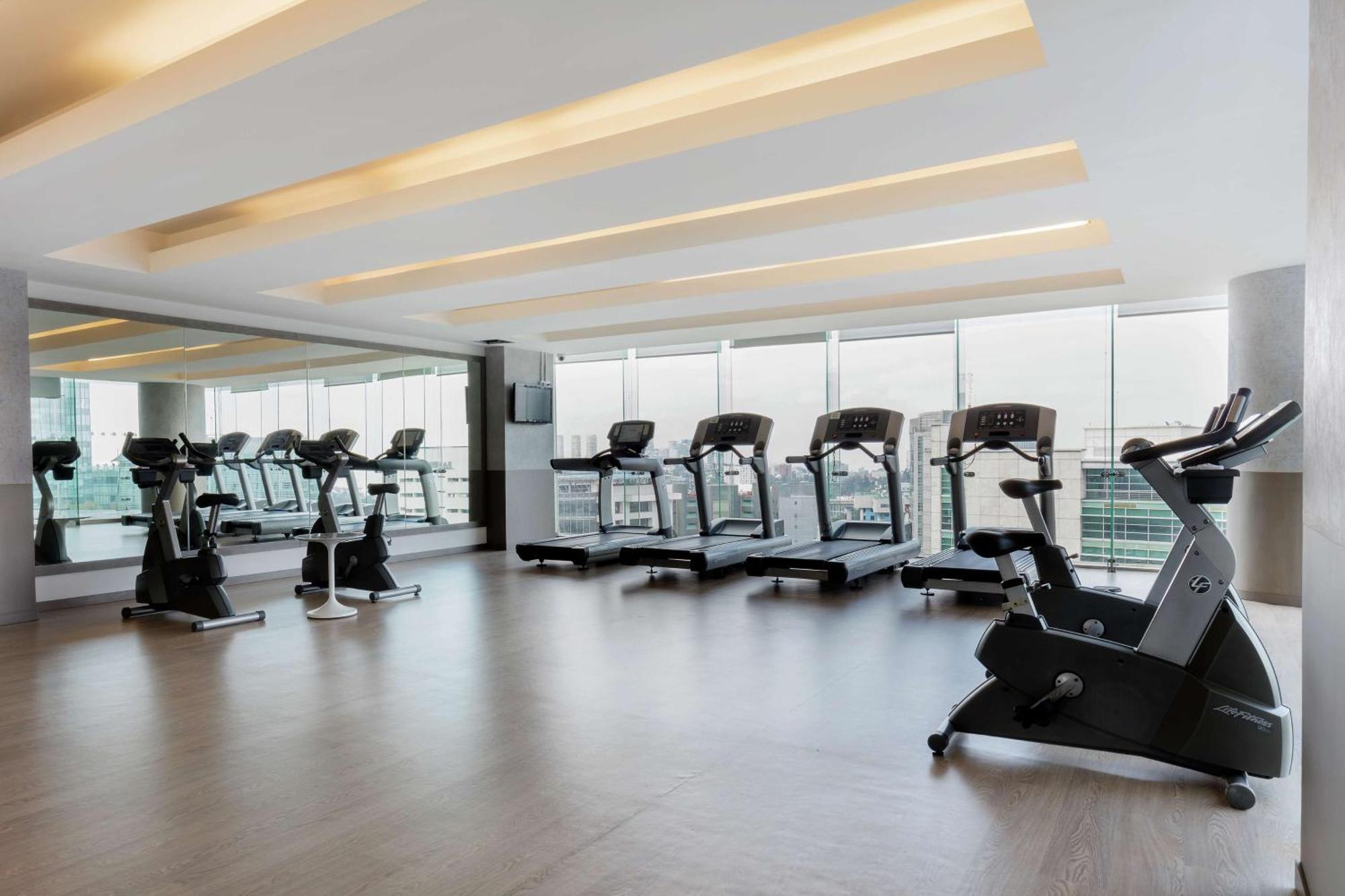 Hotel Doubletree By Hilton Santa Fe Mexico City