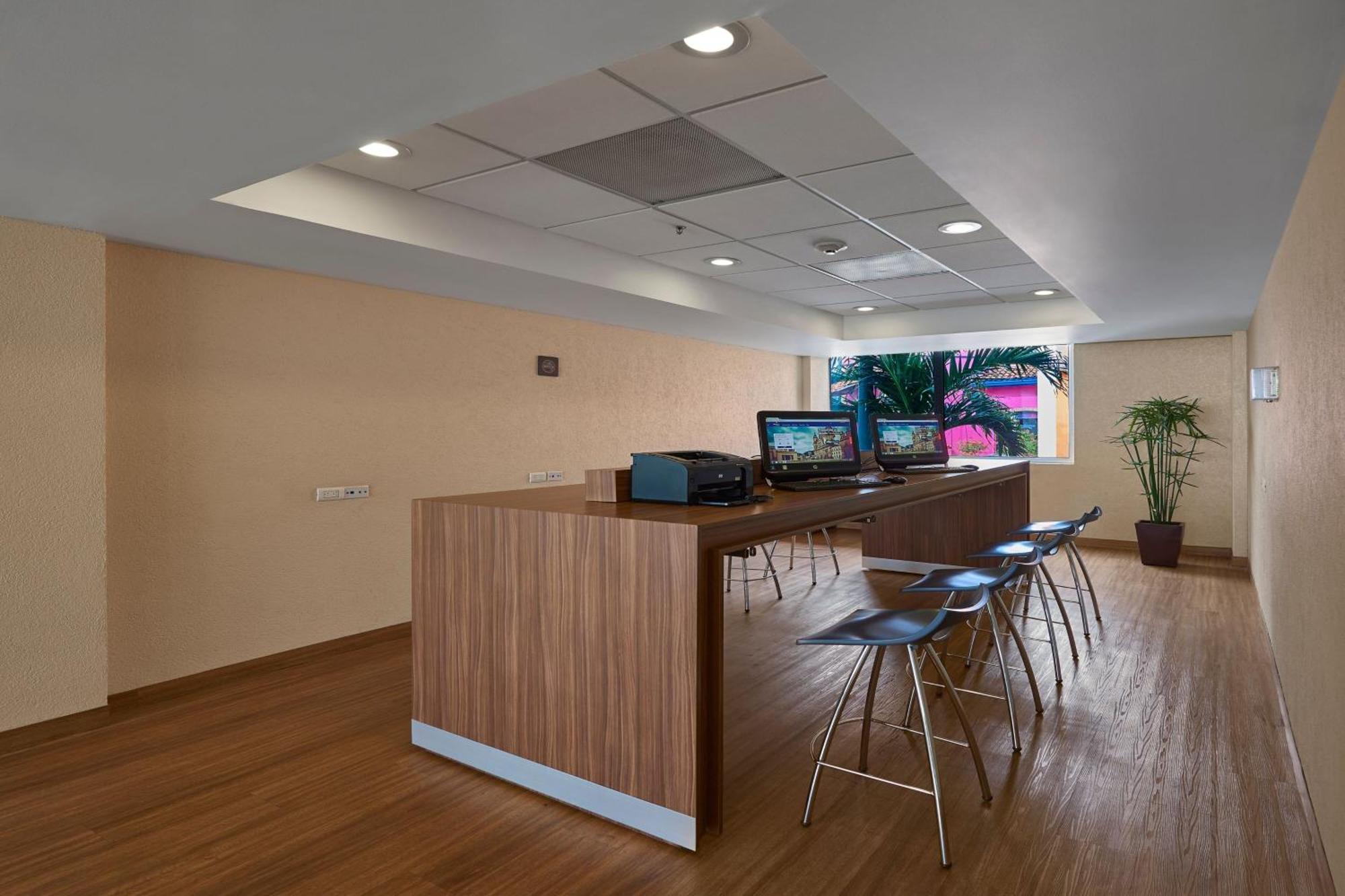 Express By Marriott Hotel 4*