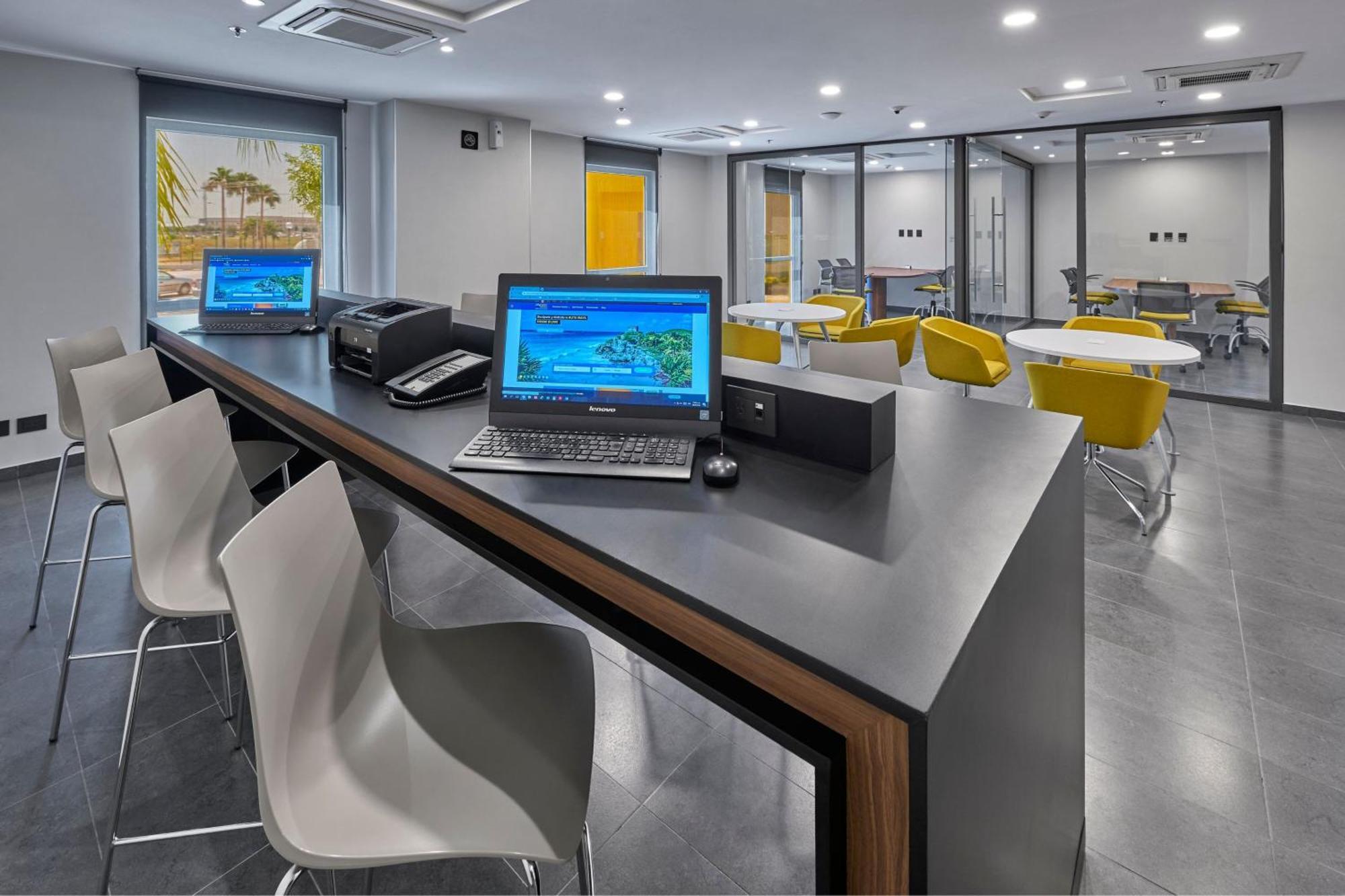 Hotel Express By Marriott Monterrey Aeropuerto