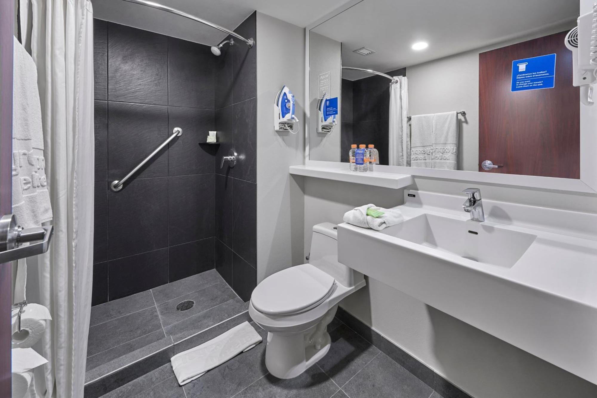 Express By Marriott Monterrey Aeropuerto Hotel 4*