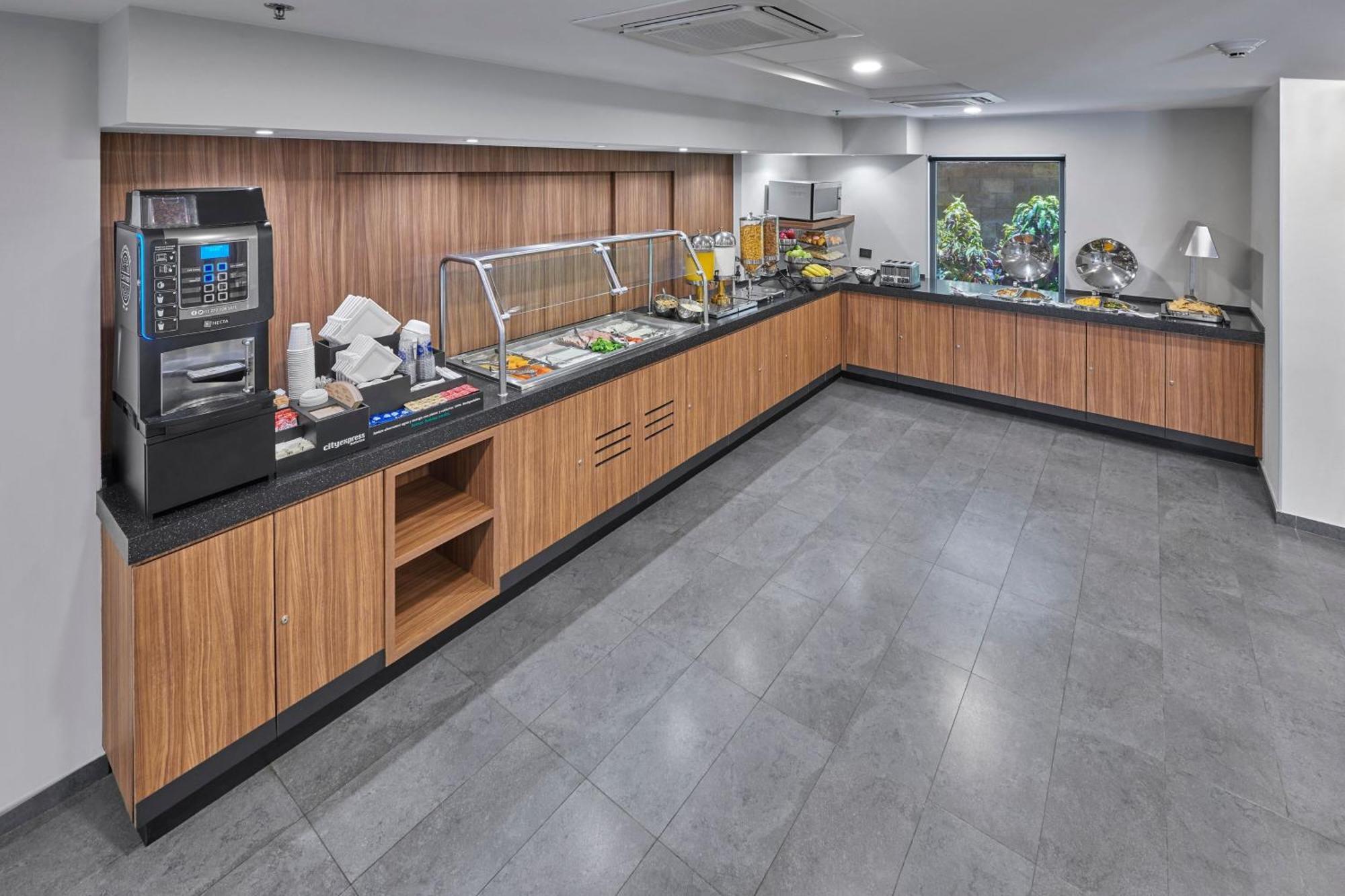 Express By Marriott Monterrey Aeropuerto Hotel 4*