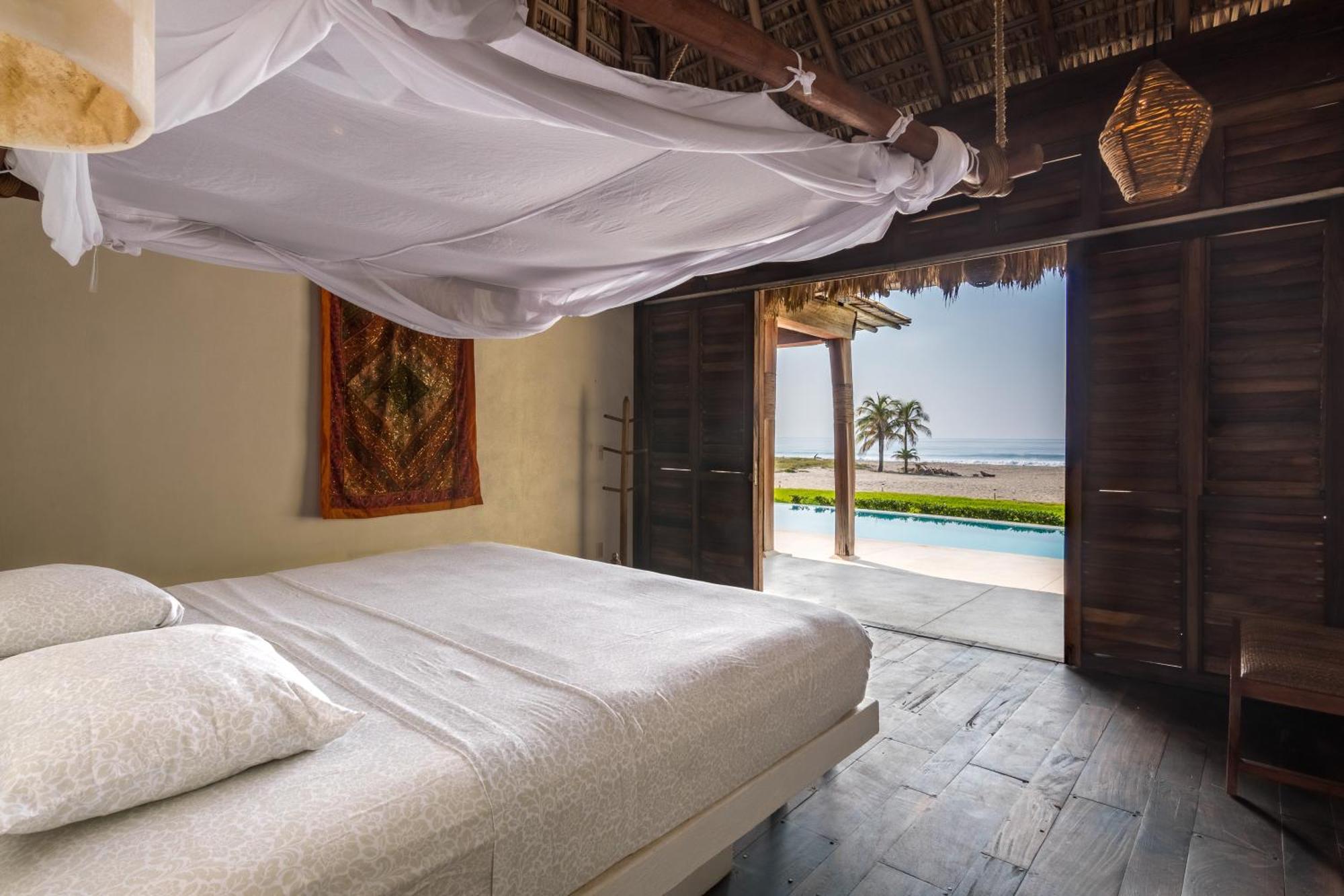 Oceanfront Casa Rhino Villa *