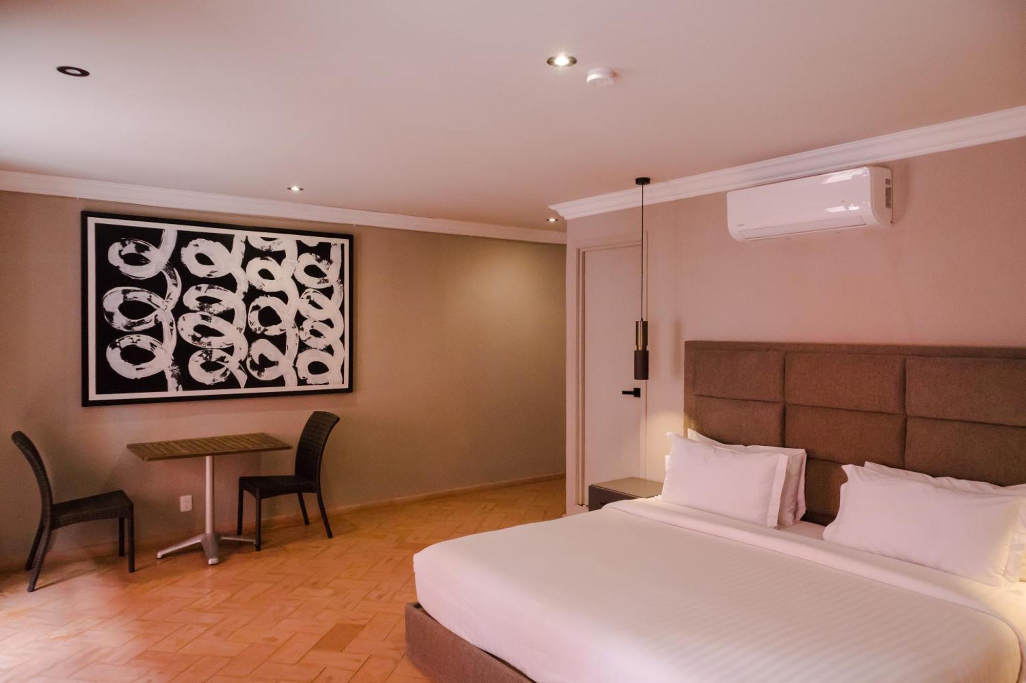 Hotel Mikaella