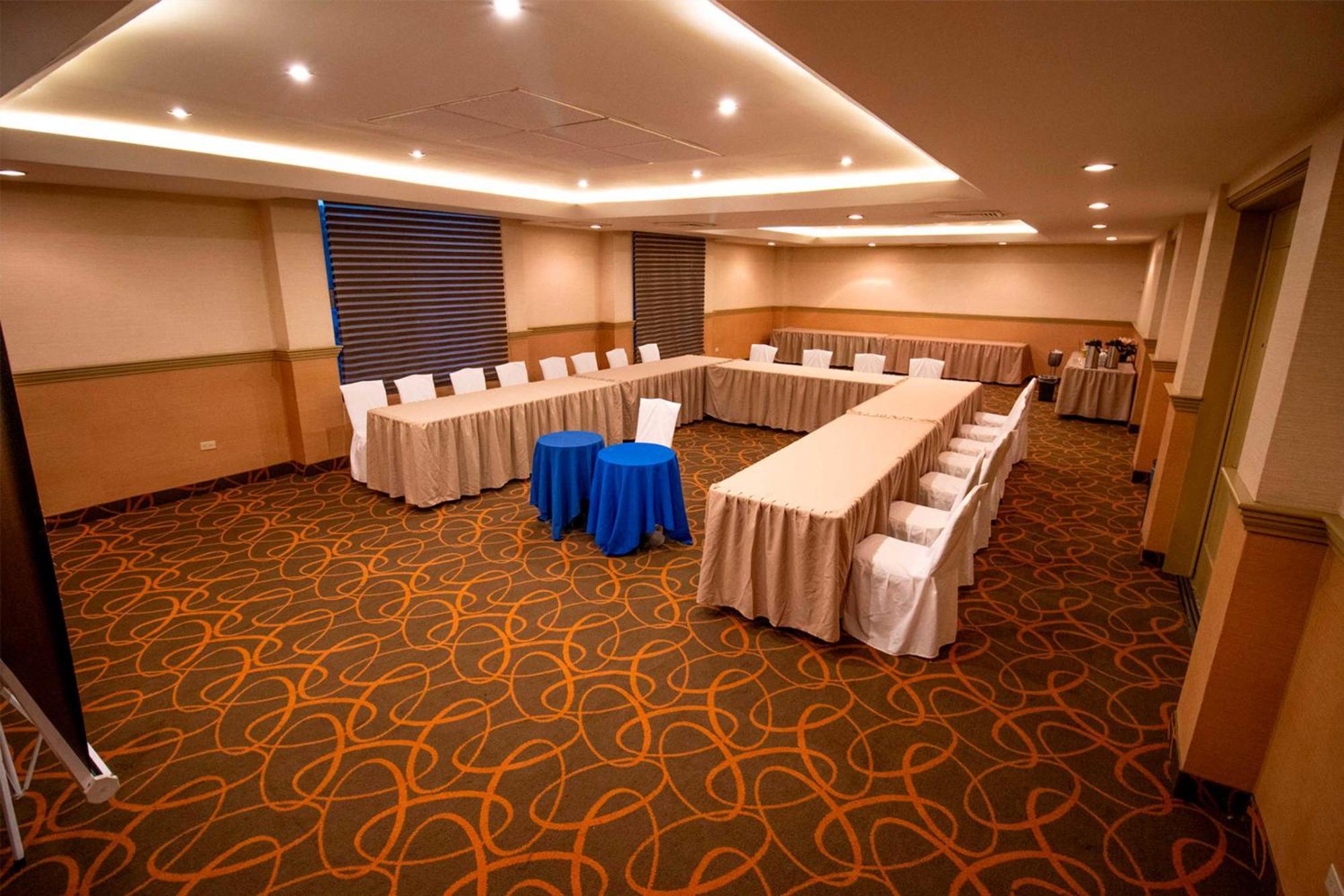 Hotel Araiza Palmira Y Centro De Convenciones 4*