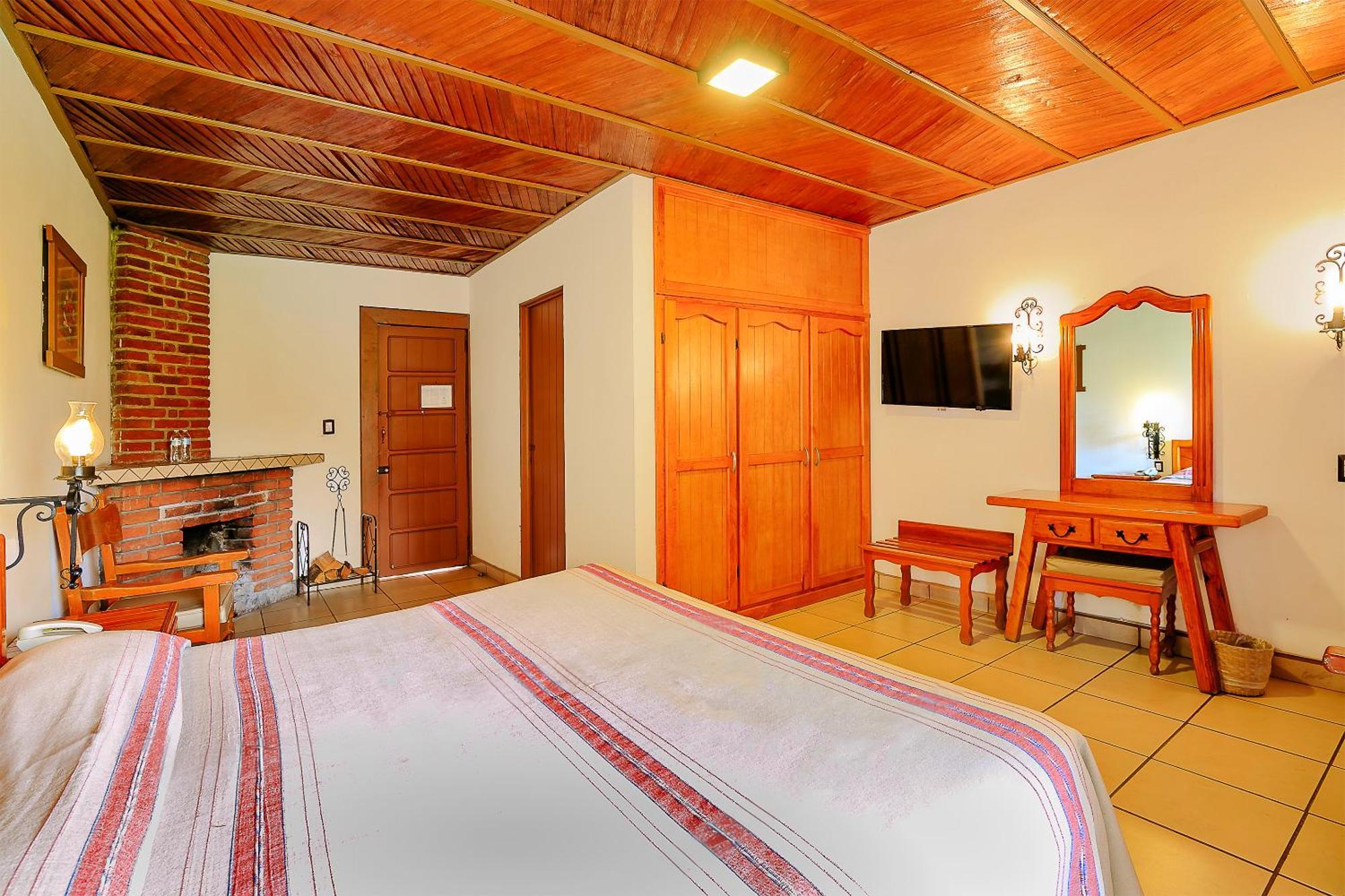 Hotel Pie De La Sierra 4*