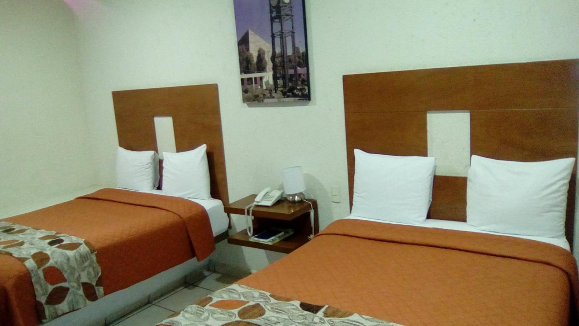 Hotel Casa De Oracion San Jose 3*