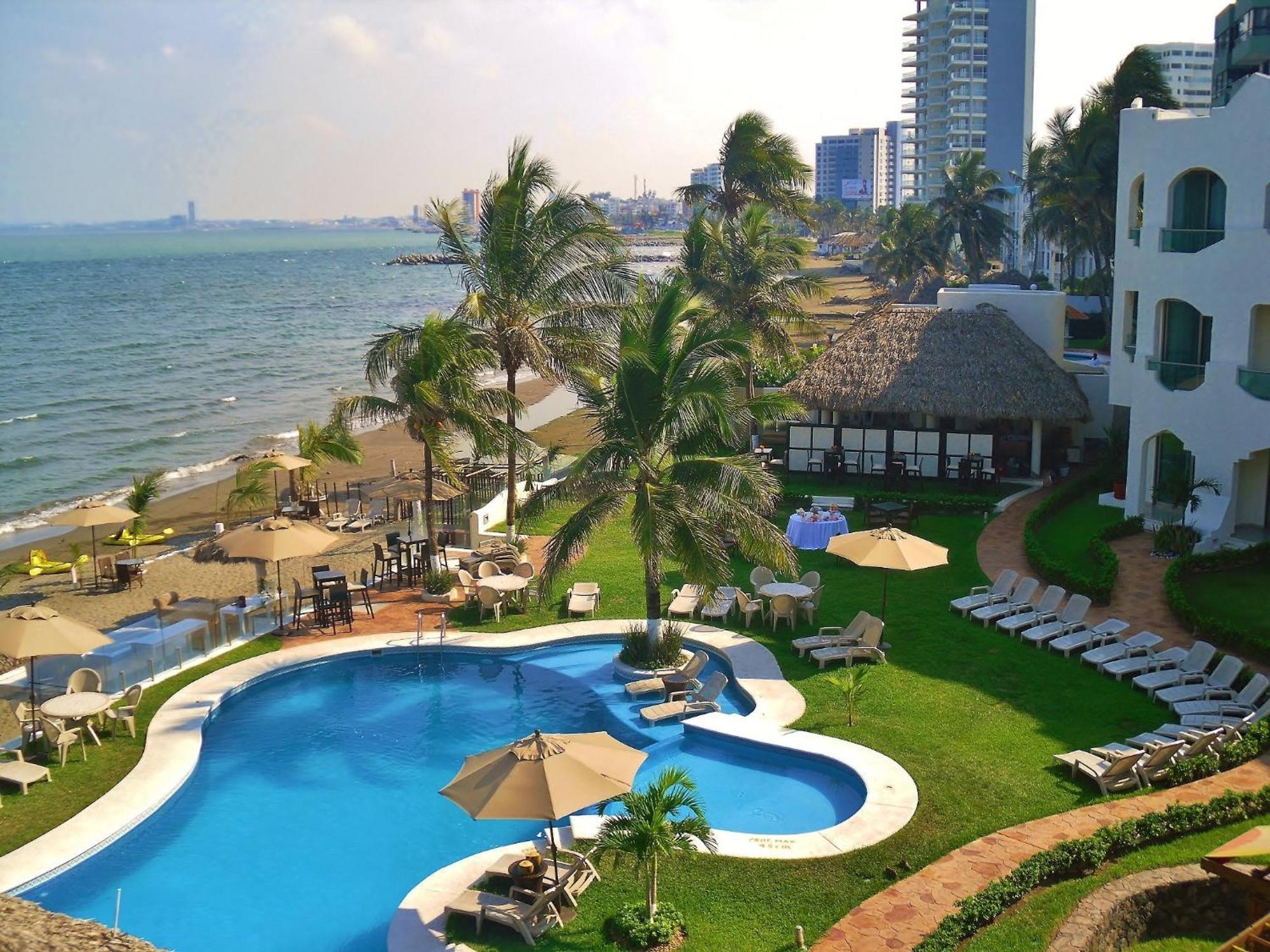 Playa Caracol & Hotel