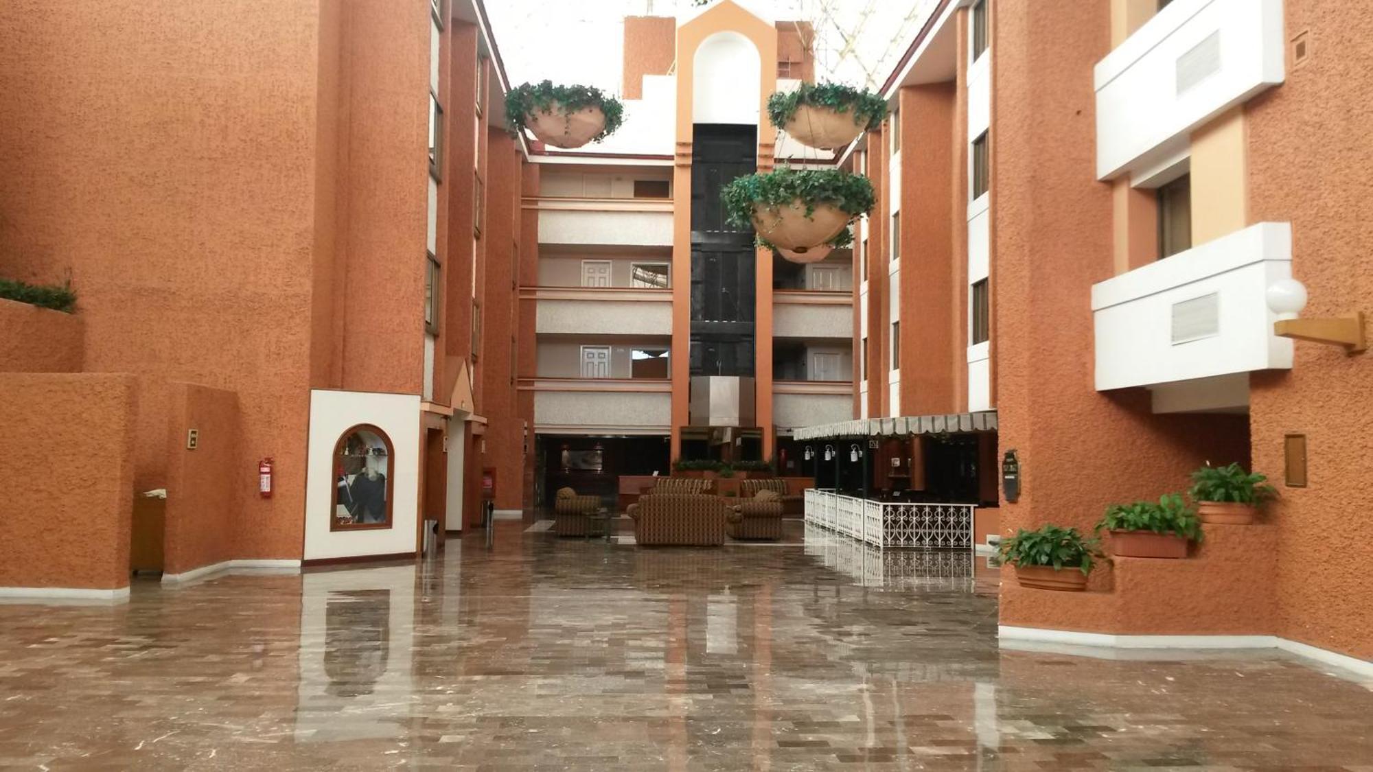 Country Plaza Hotel 4*