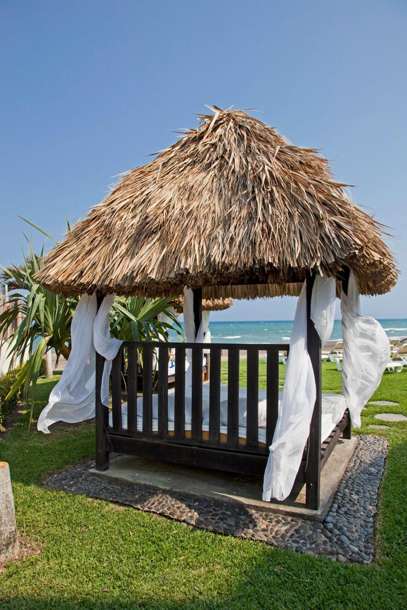 Artisan Playa Esmeralda Family