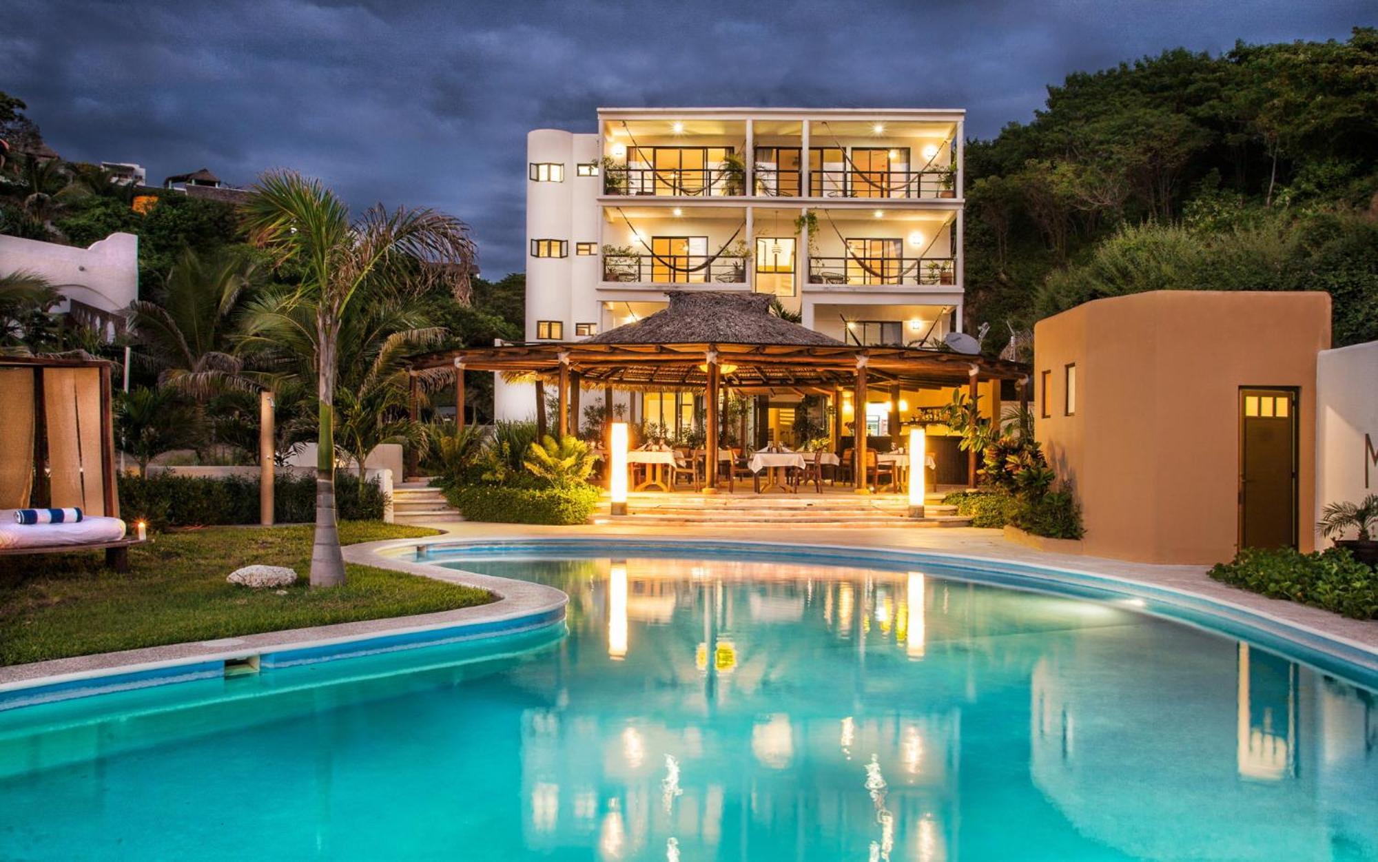 Manta Raya - Right On The Hotel Cuatunalco