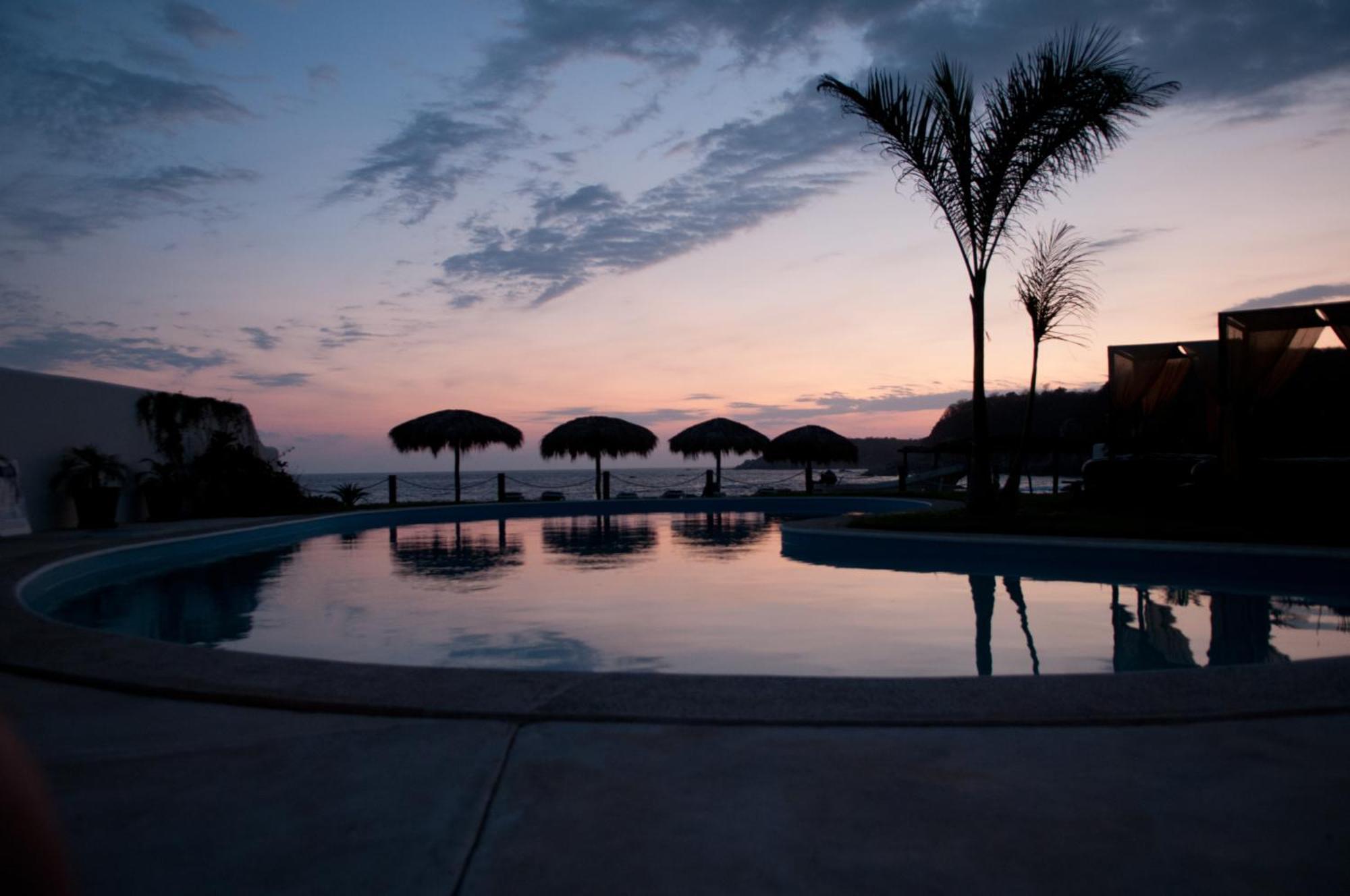 Manta Raya - Right On The Hotel