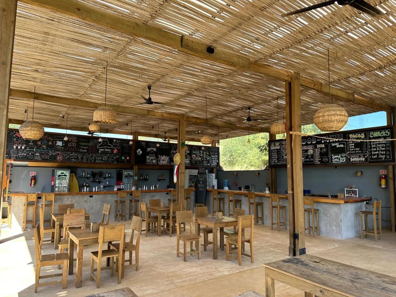 Straw Surf & Bar * Brisas de Zicatela