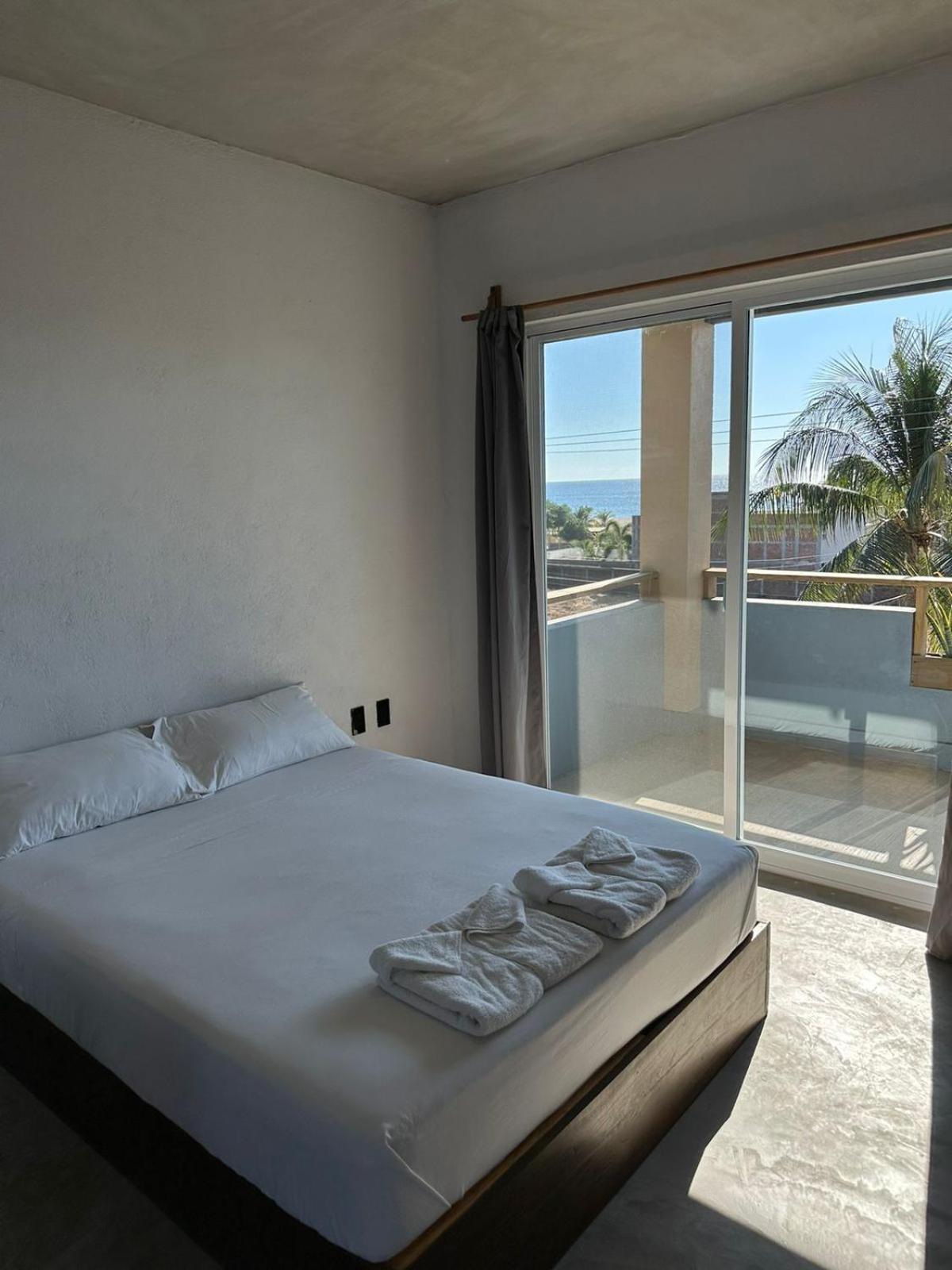 Straw Surf & Bar Hostel Brisas de Zicatela