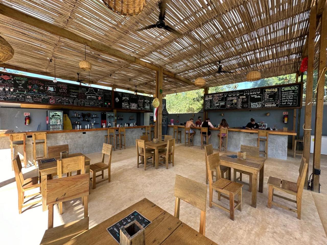 Hostel Straw Surf & Bar Brisas de Zicatela